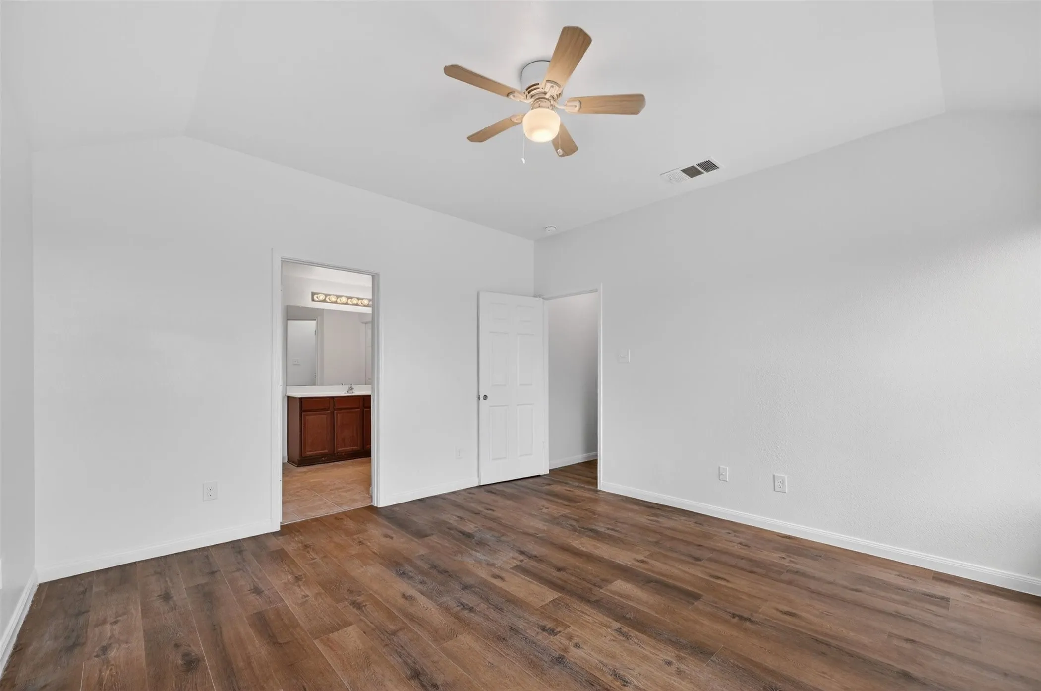 Single Family Residence For Rent in Collin County , 204 Lamont Road, Anna, Texas 75409, 4 Bedrooms, 2 Bathrooms, 2 Garage spaces, 1,678 Sqft, built in 2013, Preowned, Price $1,950, mls#21249254, Real Estate Agent in Anna, Homes For Rent in Collin county, Homes For Rent in Anna, Realtor in Anna Texas, Real Estate Brokerage Independent Realty Texas, Luminita Cordes Realtor