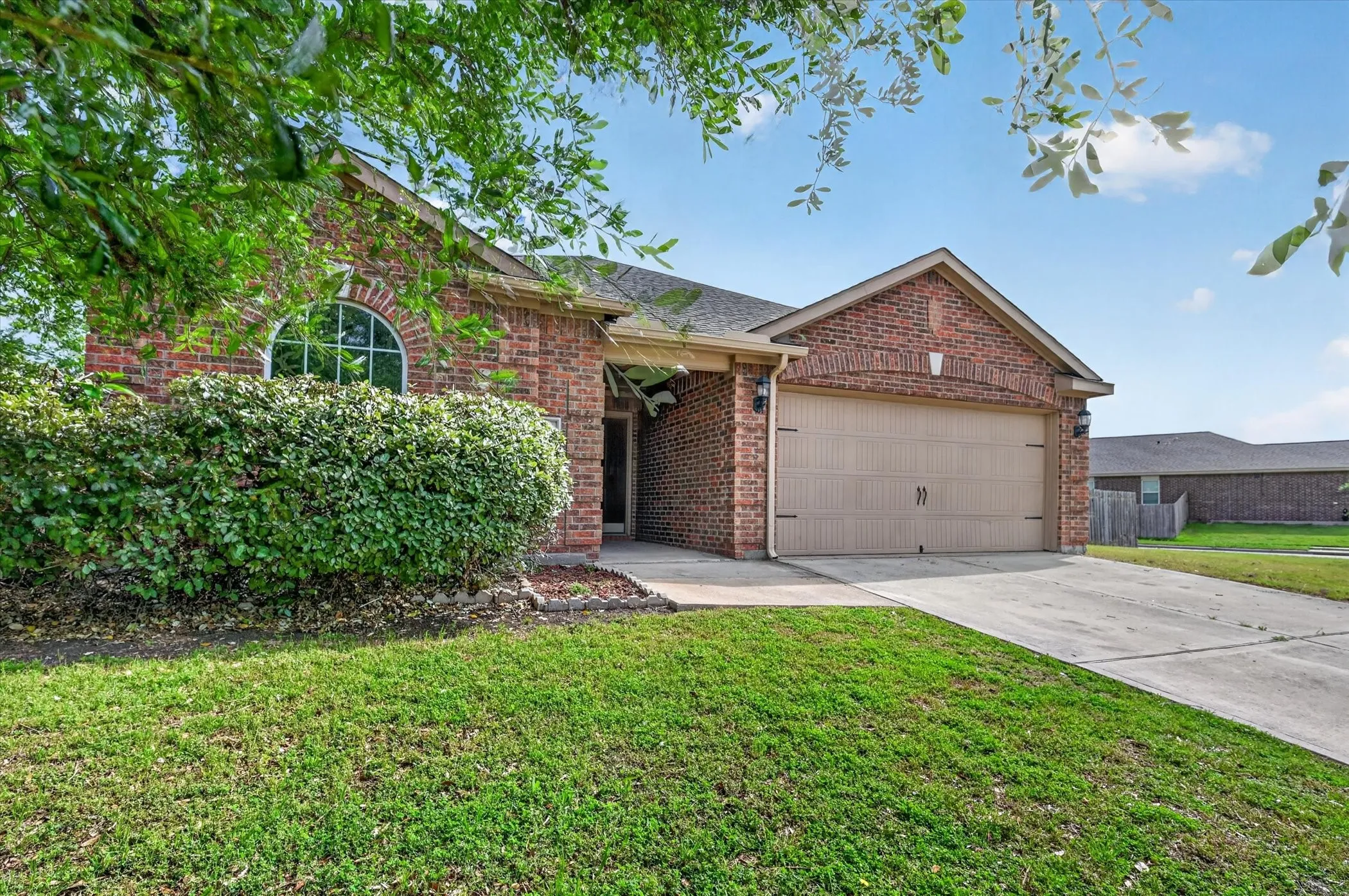 Single Family Residence For Rent in Collin County , 204 Lamont Road, Anna, Texas 75409, 4 Bedrooms, 2 Bathrooms, 2 Garage spaces, 1,678 Sqft, built in 2013, Preowned, Price $1,950, mls#21249254, Real Estate Agent in Anna, Homes For Rent in Collin county, Homes For Rent in Anna, Realtor in Anna Texas, Real Estate Brokerage Independent Realty Texas, Luminita Cordes Realtor