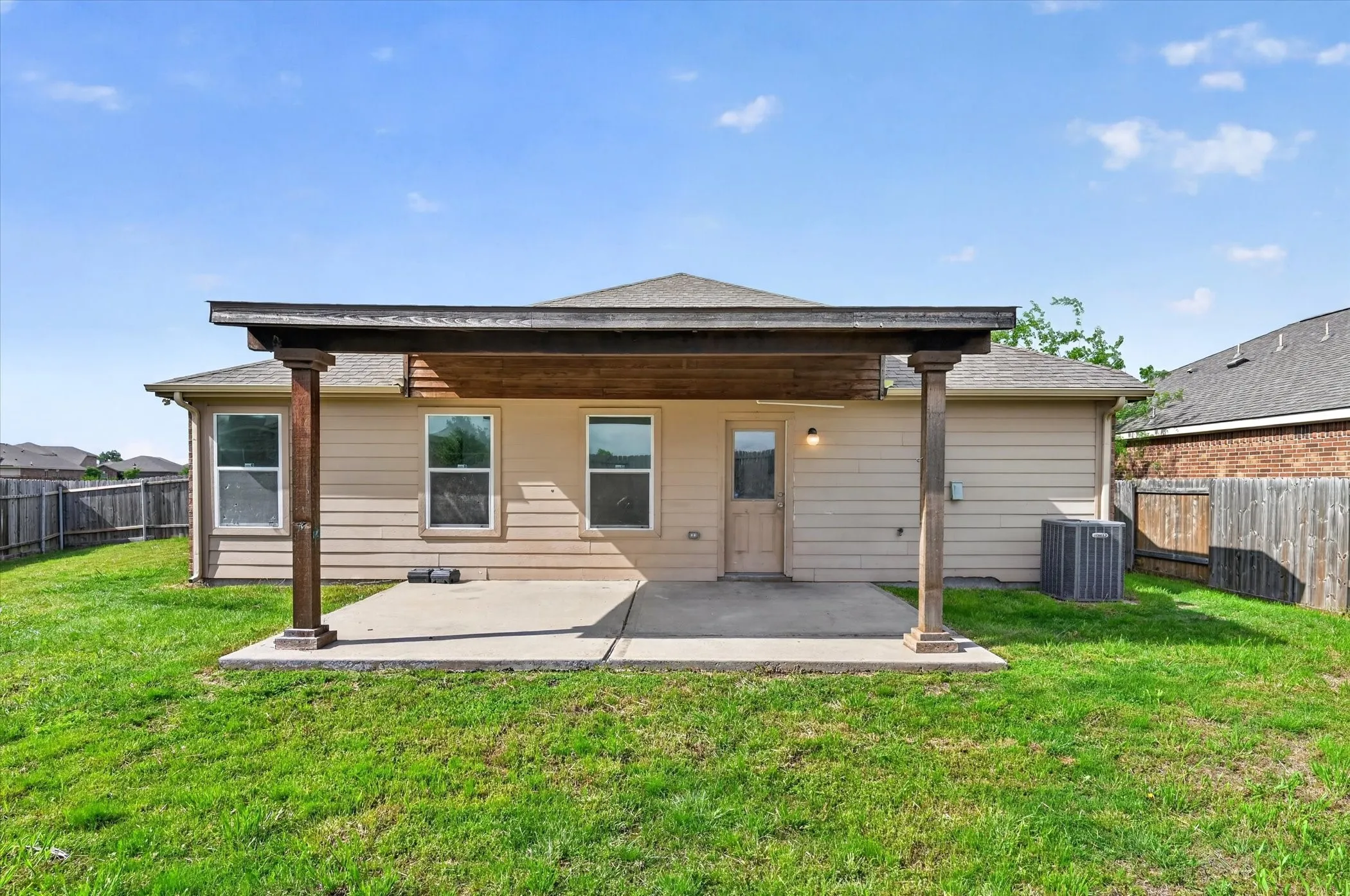 Single Family Residence For Rent in Collin County , 204 Lamont Road, Anna, Texas 75409, 4 Bedrooms, 2 Bathrooms, 2 Garage spaces, 1,678 Sqft, built in 2013, Preowned, Price $1,950, mls#21249254, Real Estate Agent in Anna, Homes For Rent in Collin county, Homes For Rent in Anna, Realtor in Anna Texas, Real Estate Brokerage Independent Realty Texas, Luminita Cordes Realtor