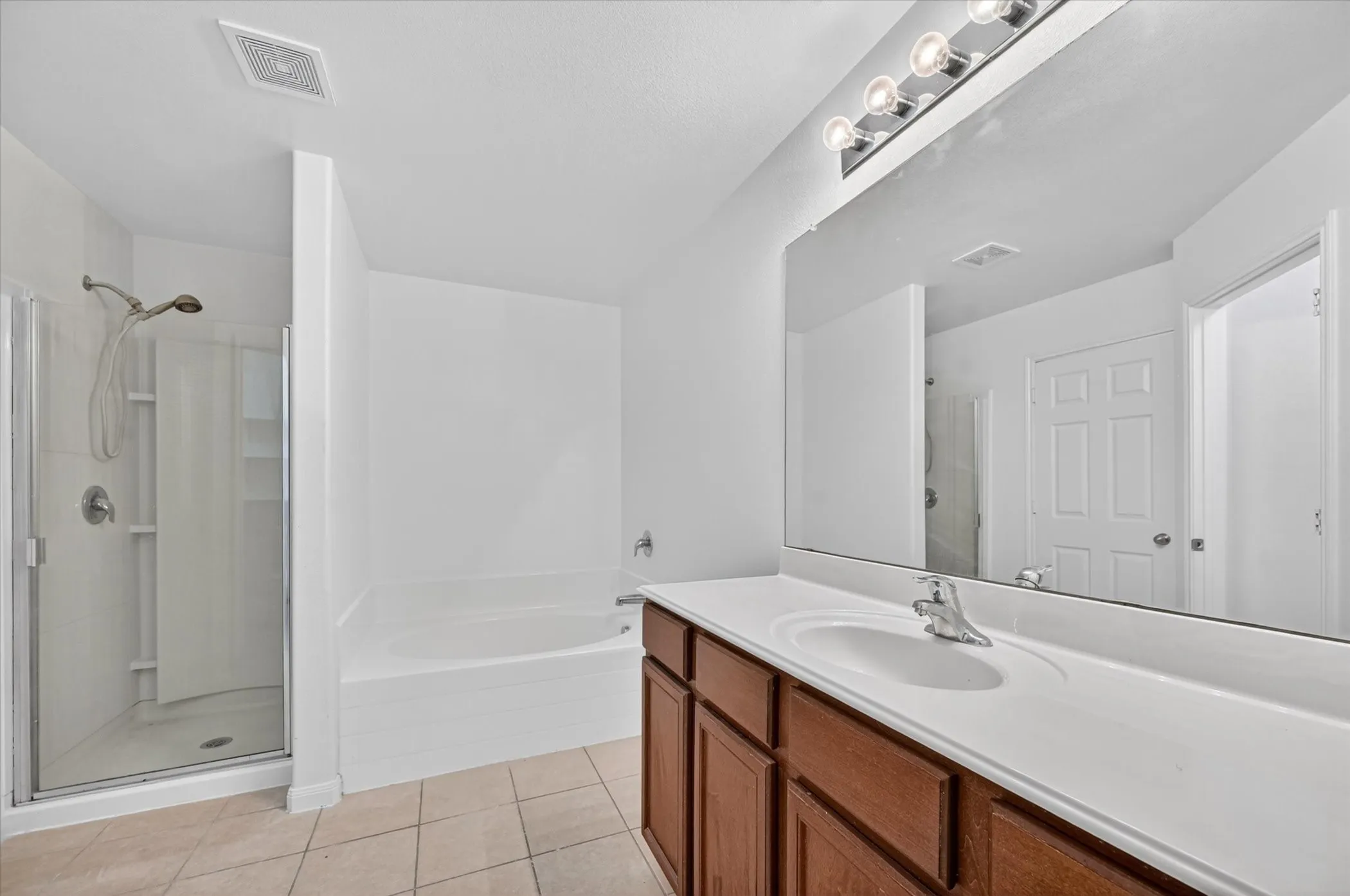 Single Family Residence For Rent in Collin County , 204 Lamont Road, Anna, Texas 75409, 4 Bedrooms, 2 Bathrooms, 2 Garage spaces, 1,678 Sqft, built in 2013, Preowned, Price $1,950, mls#21249254, Real Estate Agent in Anna, Homes For Rent in Collin county, Homes For Rent in Anna, Realtor in Anna Texas, Real Estate Brokerage Independent Realty Texas, Luminita Cordes Realtor