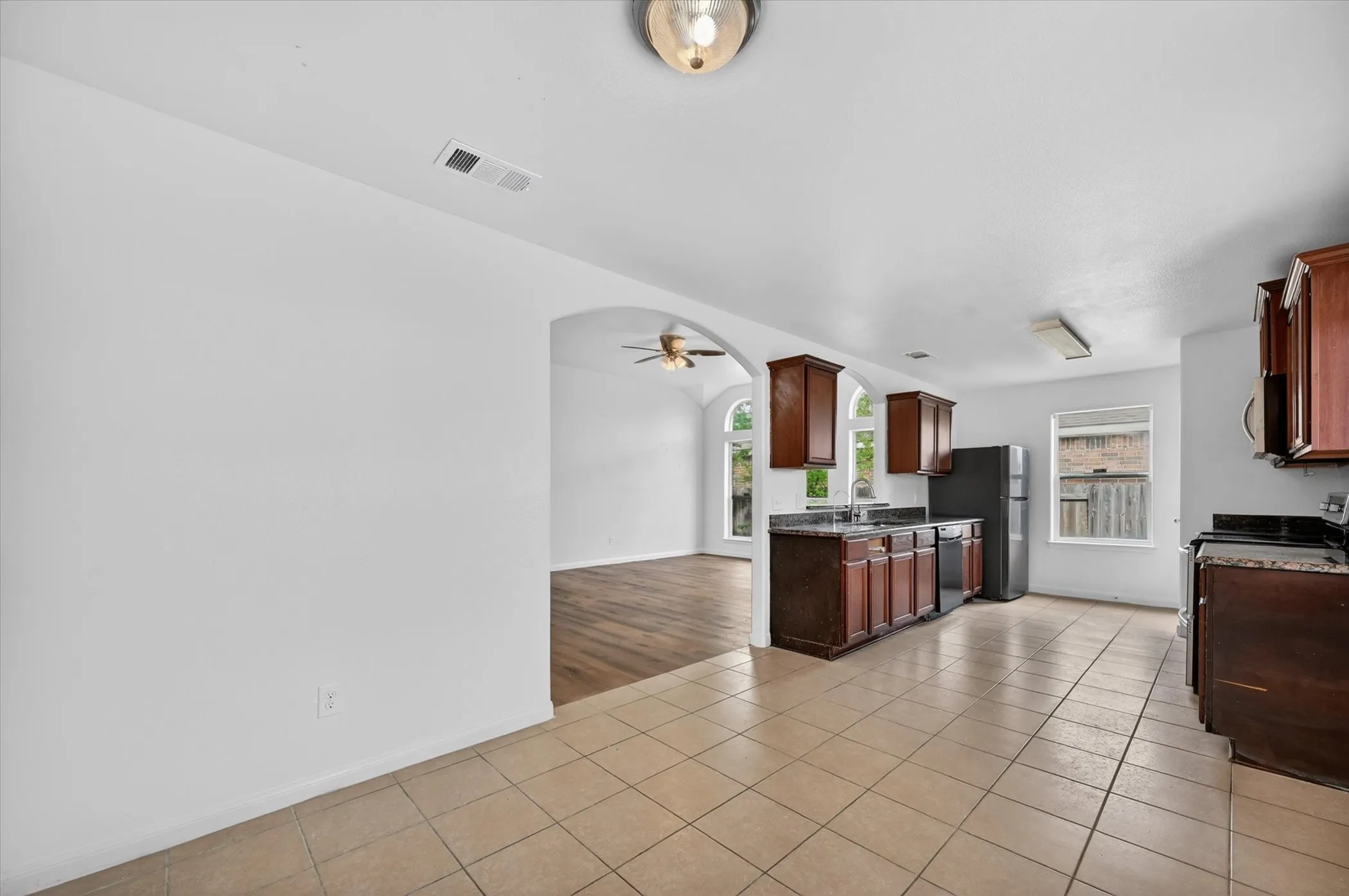 Single Family Residence For Rent in Collin County , 204 Lamont Road, Anna, Texas 75409, 4 Bedrooms, 2 Bathrooms, 2 Garage spaces, 1,678 Sqft, built in 2013, Preowned, Price $1,950, mls#21249254, Real Estate Agent in Anna, Homes For Rent in Collin county, Homes For Rent in Anna, Realtor in Anna Texas, Real Estate Brokerage Independent Realty Texas, Luminita Cordes Realtor