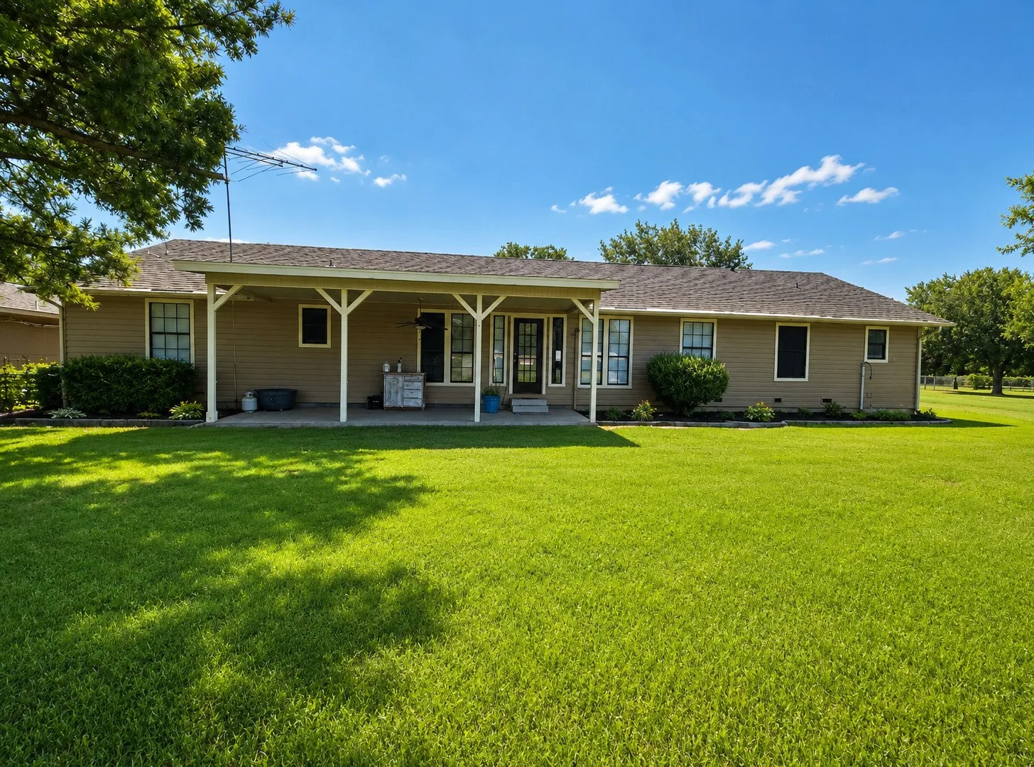Single Family Residence For Sale in Wise County , 214 County Road 4870, Newark, Texas 76071, 3 Bedrooms, 2 Bathrooms, Garage spaces, 2,885 Sqft, built in 1979, Preowned, Price $435,000, mls#21247457, Real Estate Agent in Newark, Homes For Sale in Wise county, Homes For Sale in Newark, Realtor in Newark Texas, Real Estate Brokerage Independent Realty Texas, Luminita Cordes Realtor