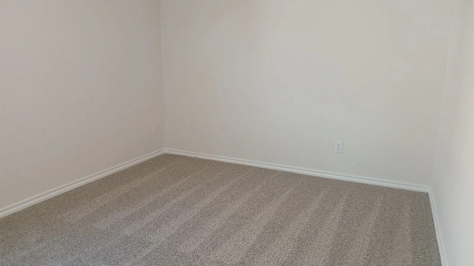 Light-toned wall finishes with a light-colored carpet