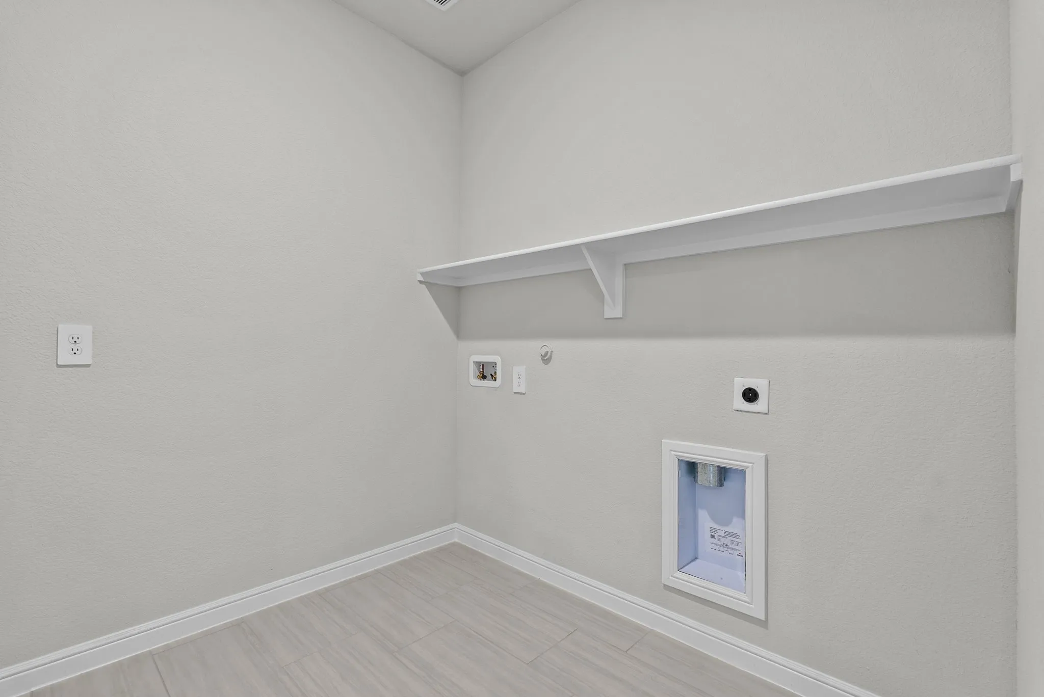 Single Family Residence For Sale in Johnson County , 304 Potato Street, Keene, Texas 76059, 4 Bedroom, 3 Bathroom, 2 Garage spaces, 2,231 Sqft, built in 2025, New Construction - Complete, mls#21250434, Real Estate Agent in Keene, Homes For Sale in Johnson county, Homes For Sale in Keene, Realtor in Keene Texas, Real Estate Brokerage Independent Realty Texas, Luminita Cordes Realtor