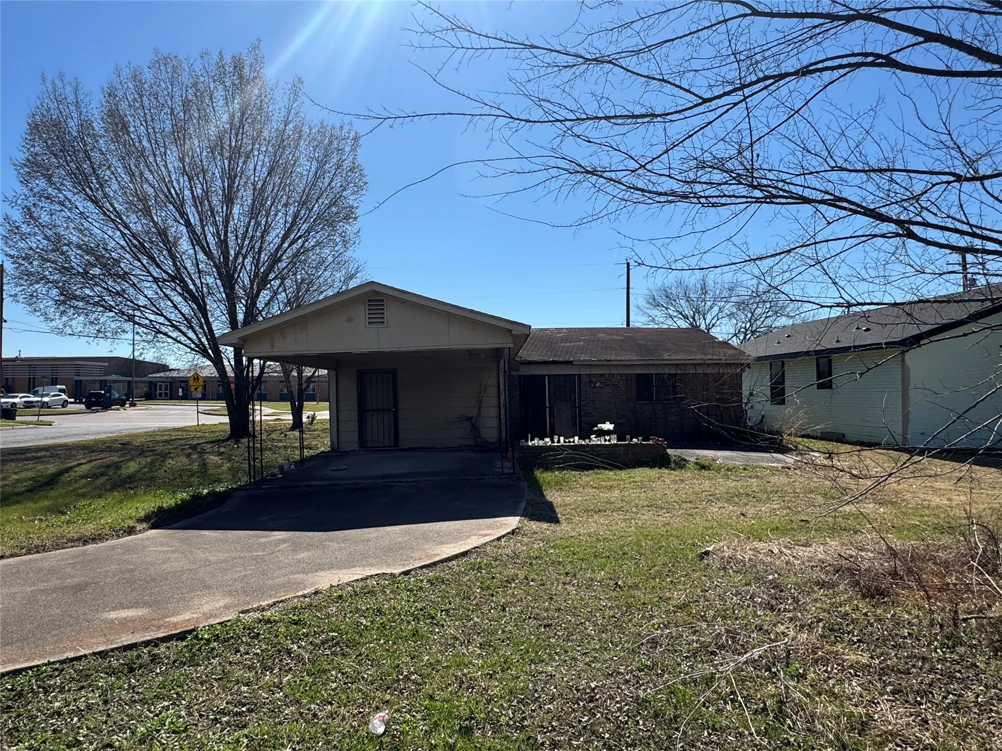 Single Family Residence For Sale in Navarro County , 1118 E 13th Avenue, Corsicana, Texas 75110, 3 Bedroom, 2 Bathroom, Garage spaces, 1,131 Sqft, built in 1970, mls#21250355, Real Estate Agent in Corsicana, Homes For Sale in Navarro county, Homes For Sale in Corsicana, Realtor in Corsicana Texas, Real Estate Brokerage Independent Realty Texas, Luminita Cordes Realtor