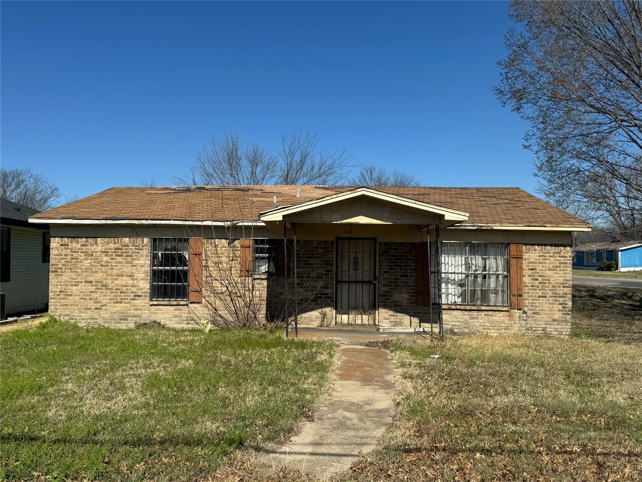Single Family Residence For Sale in Navarro County , 1118 E 13th Avenue, Corsicana, Texas 75110, 3 Bedroom, 2 Bathroom, Garage spaces, 1,131 Sqft, built in 1970, mls#21250355, Real Estate Agent in Corsicana, Homes For Sale in Navarro county, Homes For Sale in Corsicana, Realtor in Corsicana Texas, Real Estate Brokerage Independent Realty Texas, Luminita Cordes Realtor
