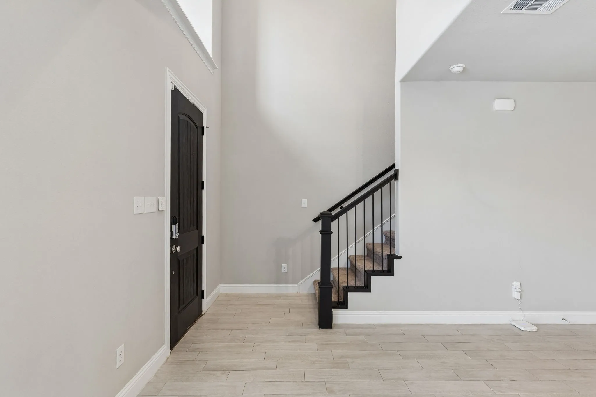 Townhouse For Sale in Tarrant County , 911 Ponds Edge Lane, Euless, Texas 76040, 3 Bedroom, 3 Bathroom, 2 Garage spaces, 2,061 Sqft, built in 2020, Preowned, mls#21236843, Real Estate Agent in Euless, Homes For Sale in Tarrant county, Homes For Sale in Euless, Realtor in Euless Texas, Real Estate Brokerage Independent Realty Texas, Luminita Cordes Realtor