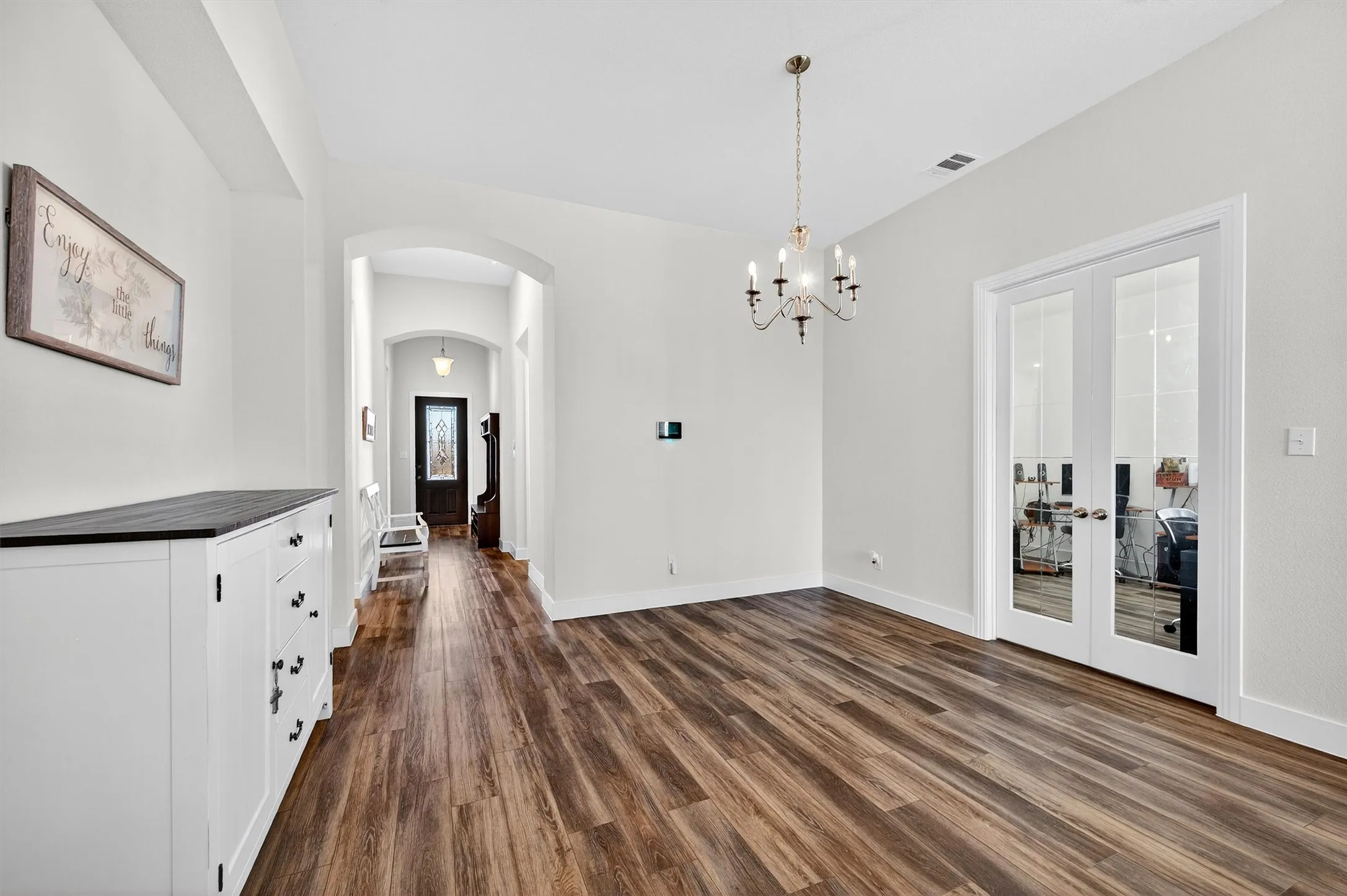 Single Family Residence For Sale in Grayson County , 3836 Iron Ore Drive, Denison, Texas 75020, 4 Bedroom, 3 Bathroom, 2 Garage spaces, 2,293 Sqft, built in 2020, Preowned, mls#21250430, Real Estate Agent in Denison, Homes For Sale in Grayson county, Homes For Sale in Denison, Realtor in Denison Texas, Real Estate Brokerage Independent Realty Texas, Luminita Cordes Realtor
