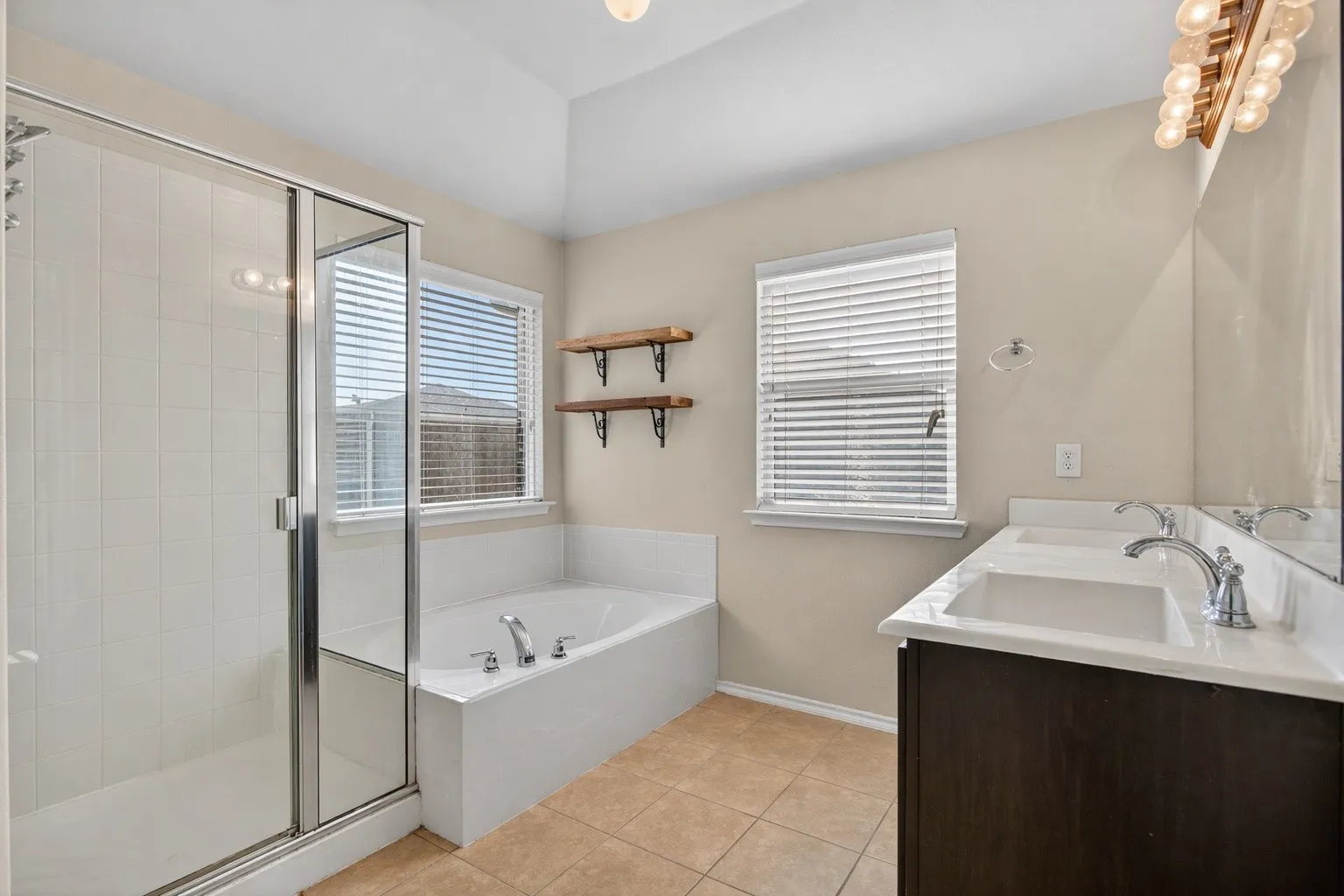 Single Family Residence For Sale in Kaufman County , 2003 Carriage Road, Heartland, Texas 75126, 4 Bedroom, 2 Bathroom, 2 Garage spaces, 1,605 Sqft, built in 2012, Preowned, Price $269,990, mls#21242918, Real Estate Agent in Heartland, Homes For Sale in Kaufman county, Homes For Sale in Heartland, Realtor in Heartland Texas, Real Estate Brokerage Independent Realty Texas, Luminita Cordes Realtor