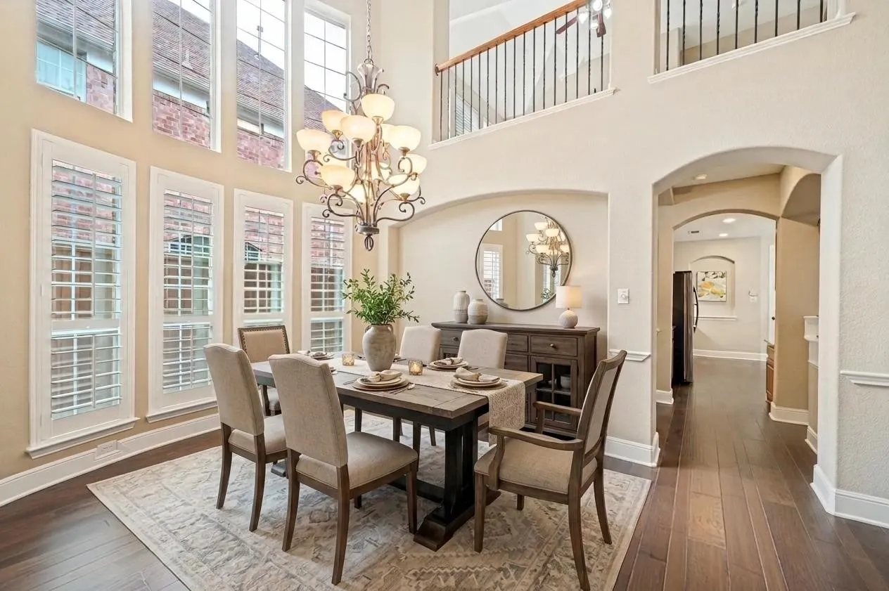 Single Family Residence For Sale in Collin County , 10172 Bowling Green Drive, Frisco, Texas 75035, 5 Bedroom, 4 Bathroom, 3 Garage spaces, 4,129 Sqft, built in 2004, Preowned, mls#21245062, Real Estate Agent in Frisco, Homes For Sale in Collin county, Homes For Sale in Frisco, Realtor in Frisco Texas, Real Estate Brokerage Independent Realty Texas, Luminita Cordes Realtor