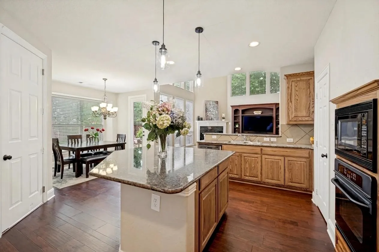 Single Family Residence For Sale in Collin County , 10172 Bowling Green Drive, Frisco, Texas 75035, 5 Bedroom, 4 Bathroom, 3 Garage spaces, 4,129 Sqft, built in 2004, Preowned, mls#21245062, Real Estate Agent in Frisco, Homes For Sale in Collin county, Homes For Sale in Frisco, Realtor in Frisco Texas, Real Estate Brokerage Independent Realty Texas, Luminita Cordes Realtor