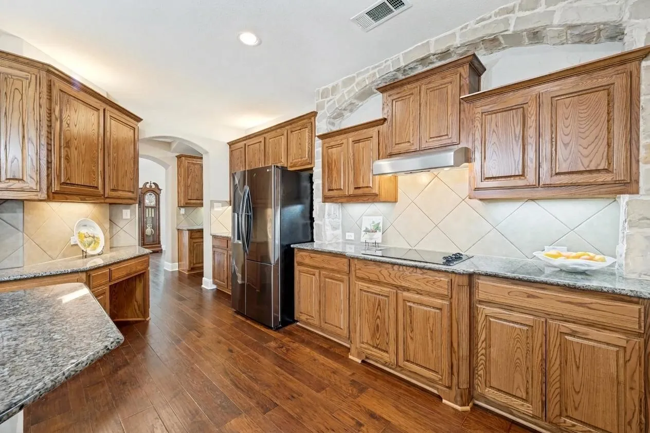 Single Family Residence For Sale in Collin County , 10172 Bowling Green Drive, Frisco, Texas 75035, 5 Bedroom, 4 Bathroom, 3 Garage spaces, 4,129 Sqft, built in 2004, Preowned, mls#21245062, Real Estate Agent in Frisco, Homes For Sale in Collin county, Homes For Sale in Frisco, Realtor in Frisco Texas, Real Estate Brokerage Independent Realty Texas, Luminita Cordes Realtor