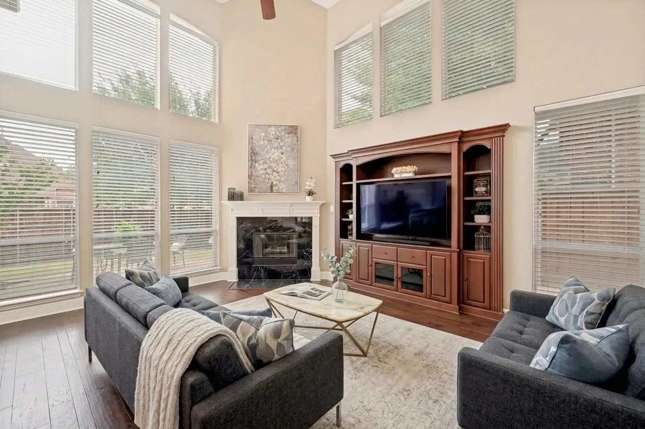 Single Family Residence For Sale in Collin County , 10172 Bowling Green Drive, Frisco, Texas 75035, 5 Bedroom, 4 Bathroom, 3 Garage spaces, 4,129 Sqft, built in 2004, Preowned, mls#21245062, Real Estate Agent in Frisco, Homes For Sale in Collin county, Homes For Sale in Frisco, Realtor in Frisco Texas, Real Estate Brokerage Independent Realty Texas, Luminita Cordes Realtor