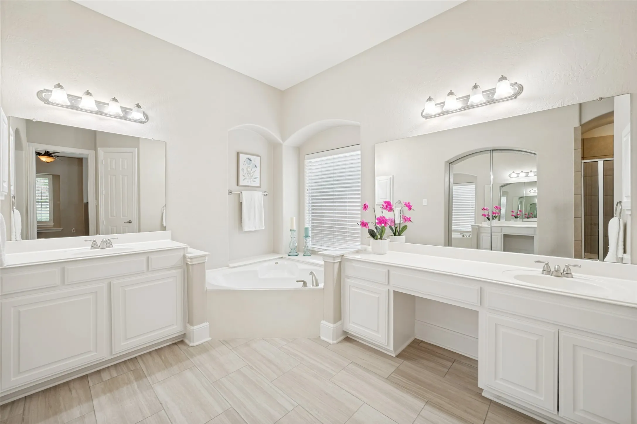 Single Family Residence For Sale in Collin County , 10172 Bowling Green Drive, Frisco, Texas 75035, 5 Bedroom, 4 Bathroom, 3 Garage spaces, 4,129 Sqft, built in 2004, Preowned, mls#21245062, Real Estate Agent in Frisco, Homes For Sale in Collin county, Homes For Sale in Frisco, Realtor in Frisco Texas, Real Estate Brokerage Independent Realty Texas, Luminita Cordes Realtor