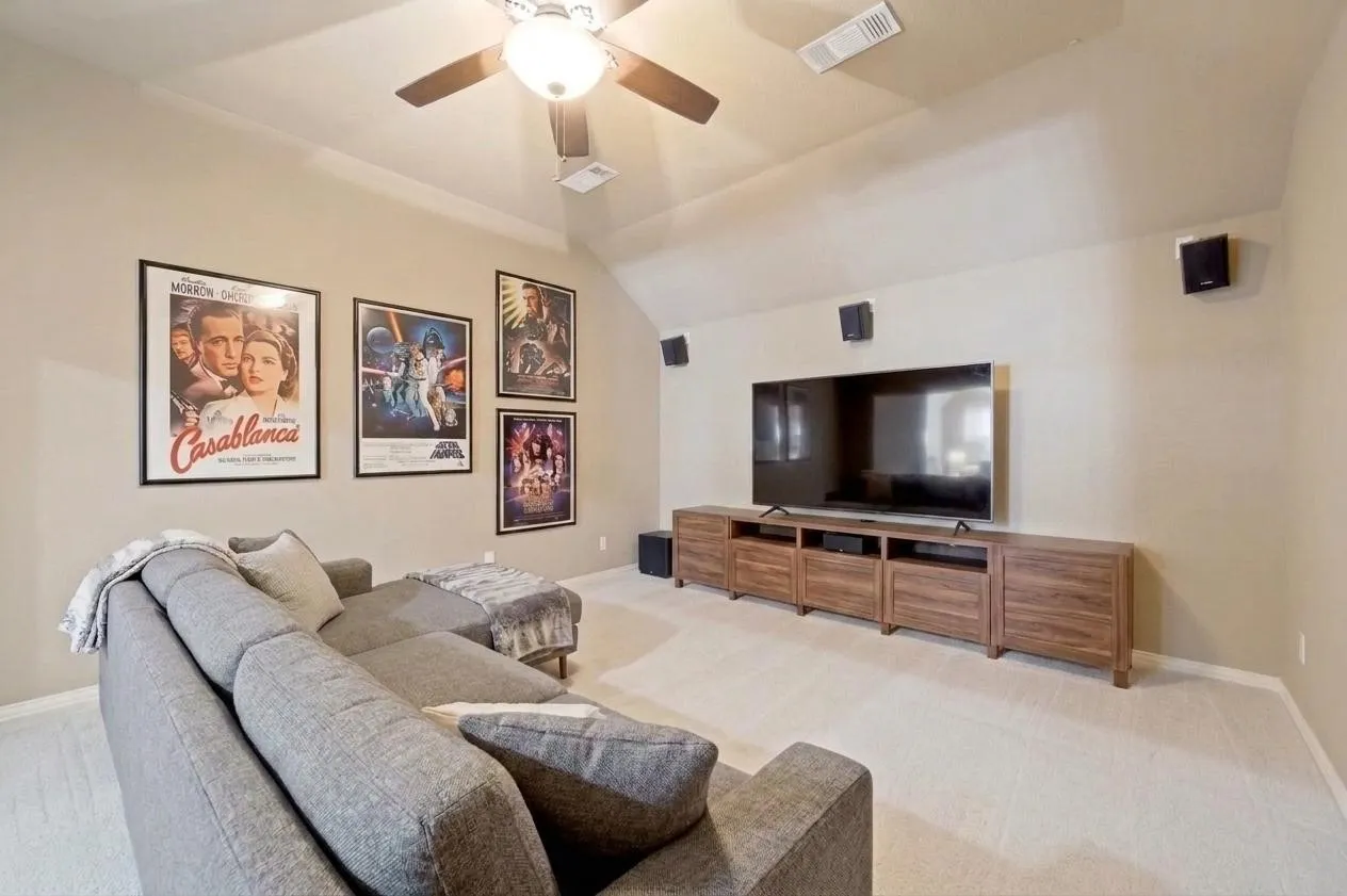Single Family Residence For Sale in Collin County , 10172 Bowling Green Drive, Frisco, Texas 75035, 5 Bedroom, 4 Bathroom, 3 Garage spaces, 4,129 Sqft, built in 2004, Preowned, mls#21245062, Real Estate Agent in Frisco, Homes For Sale in Collin county, Homes For Sale in Frisco, Realtor in Frisco Texas, Real Estate Brokerage Independent Realty Texas, Luminita Cordes Realtor