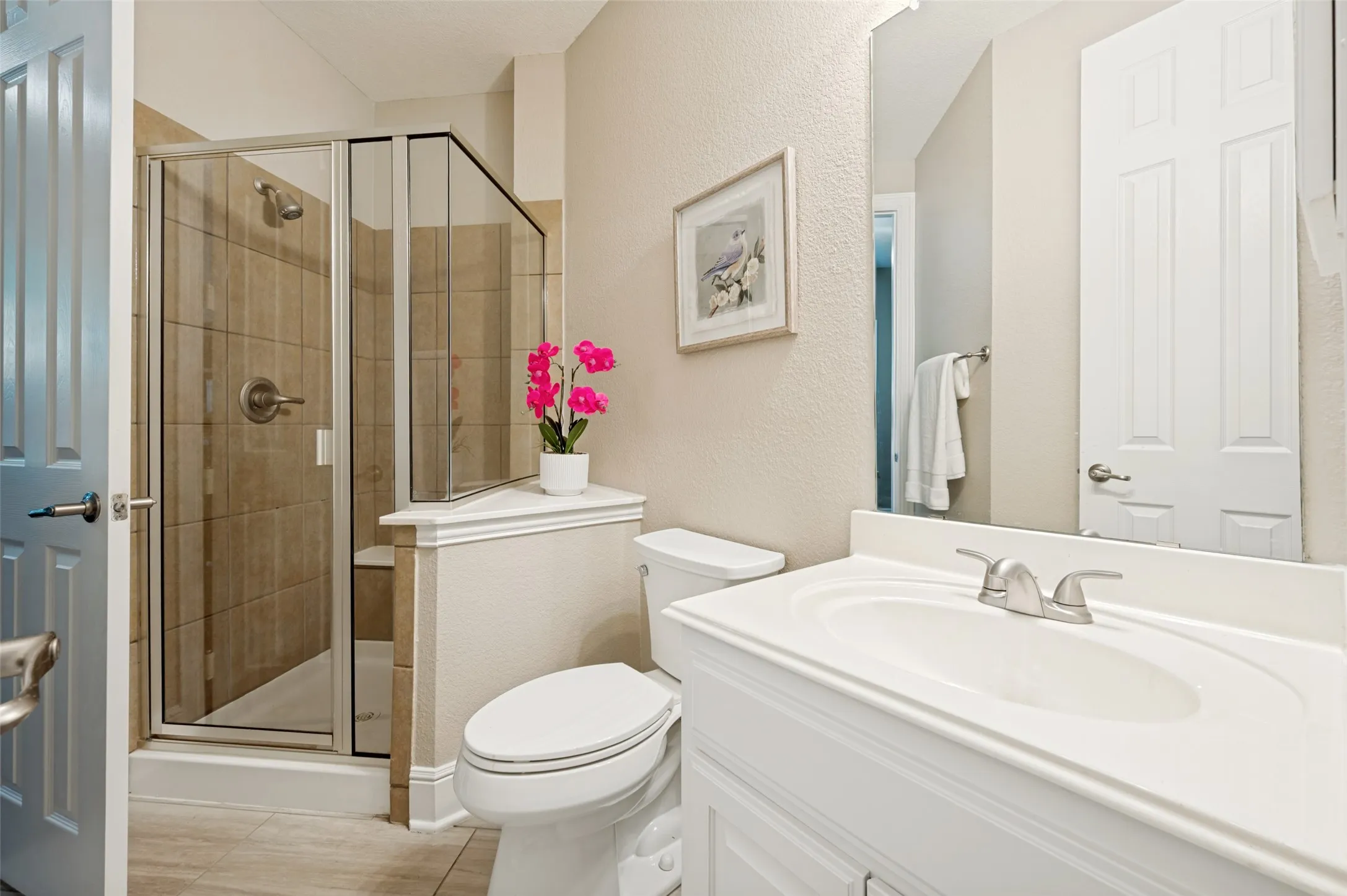 en-suite downstairs secondary bath