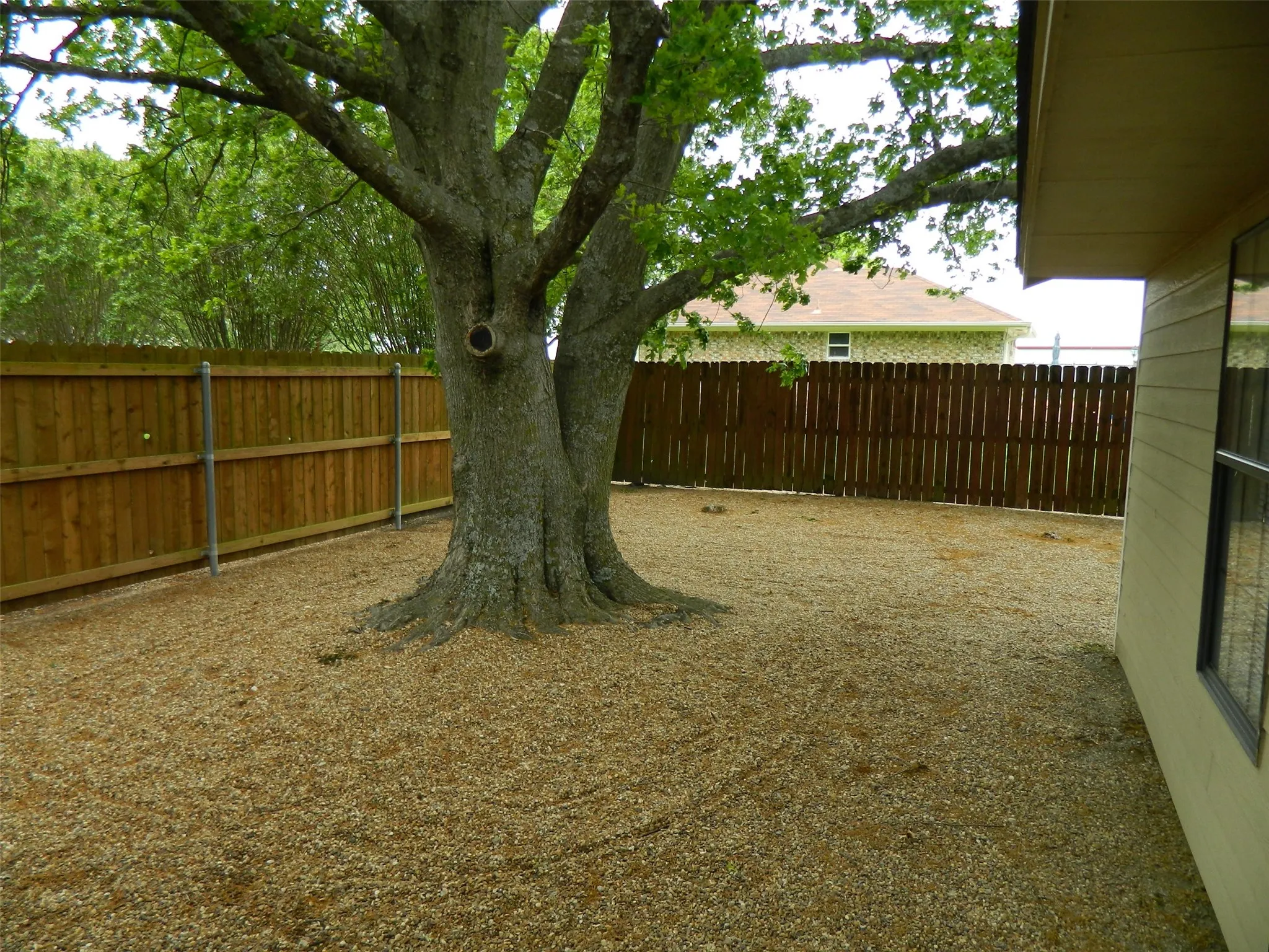 Single Family Residence For Sale in Fannin County , 1004 Palamino Drive, Leonard, Texas 75452, 4 Bedroom, 3 Bathroom, 2 Garage spaces, 2,160 Sqft, built in 1985, Preowned, mls#21246807, Real Estate Agent in Leonard, Homes For Sale in Fannin county, Homes For Sale in Leonard, Realtor in Leonard Texas, Real Estate Brokerage Independent Realty Texas, Luminita Cordes Realtor
