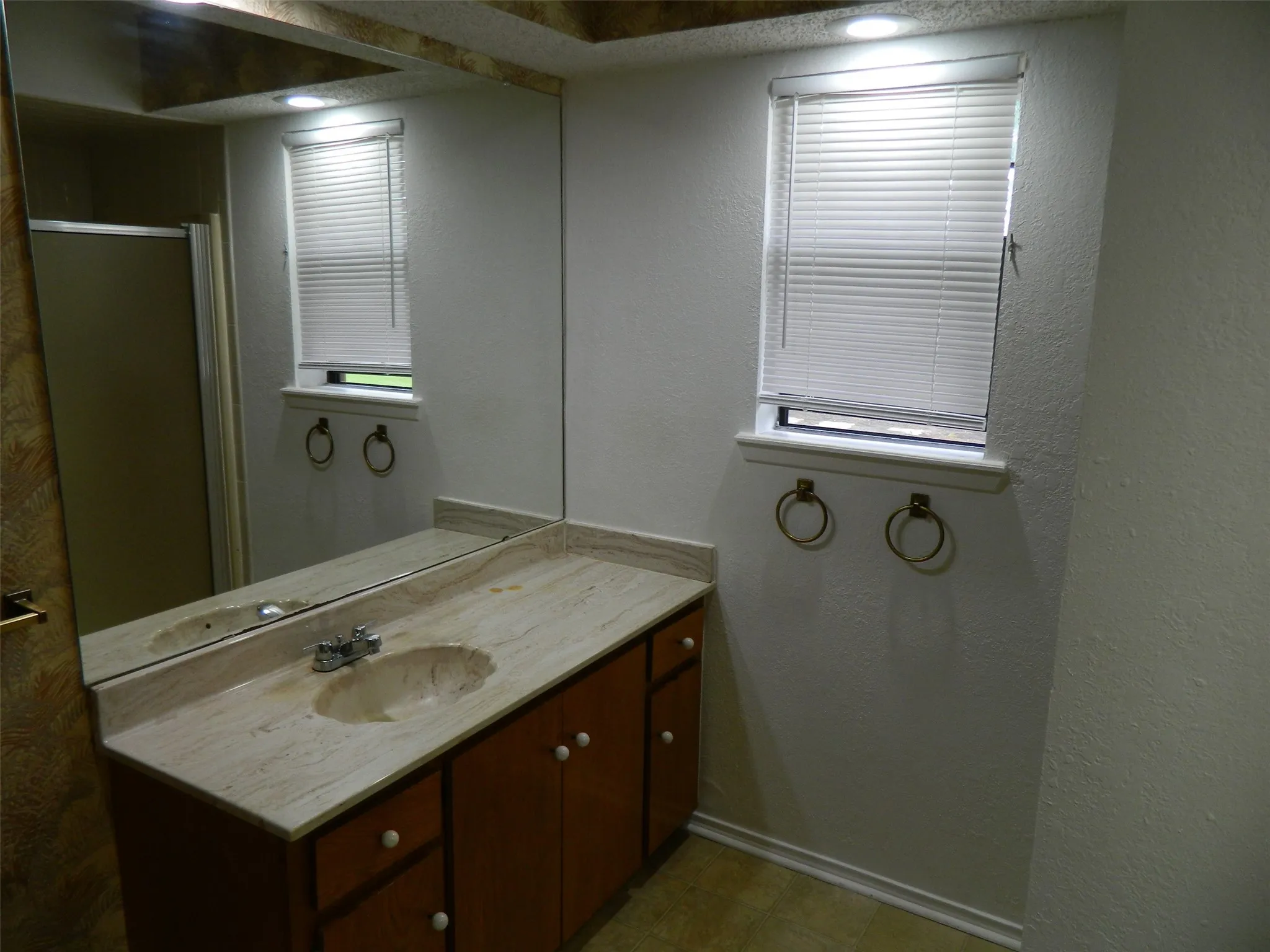 Single Family Residence For Sale in Fannin County , 1004 Palamino Drive, Leonard, Texas 75452, 4 Bedroom, 3 Bathroom, 2 Garage spaces, 2,160 Sqft, built in 1985, Preowned, mls#21246807, Real Estate Agent in Leonard, Homes For Sale in Fannin county, Homes For Sale in Leonard, Realtor in Leonard Texas, Real Estate Brokerage Independent Realty Texas, Luminita Cordes Realtor