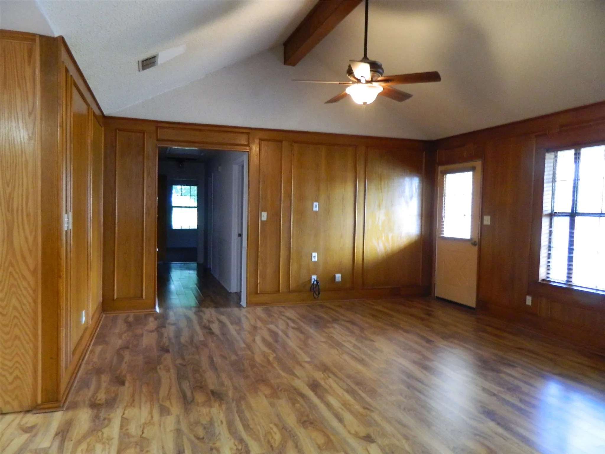 Single Family Residence For Sale in Fannin County , 1004 Palamino Drive, Leonard, Texas 75452, 4 Bedroom, 3 Bathroom, 2 Garage spaces, 2,160 Sqft, built in 1985, Preowned, mls#21246807, Real Estate Agent in Leonard, Homes For Sale in Fannin county, Homes For Sale in Leonard, Realtor in Leonard Texas, Real Estate Brokerage Independent Realty Texas, Luminita Cordes Realtor