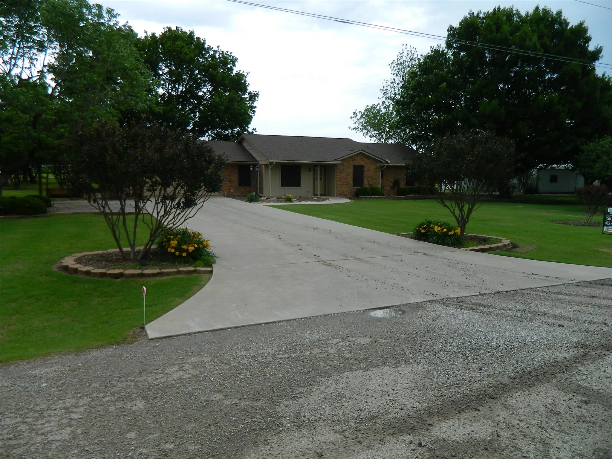 Single Family Residence For Sale in Fannin County , 1004 Palamino Drive, Leonard, Texas 75452, 4 Bedroom, 3 Bathroom, 2 Garage spaces, 2,160 Sqft, built in 1985, Preowned, mls#21246807, Real Estate Agent in Leonard, Homes For Sale in Fannin county, Homes For Sale in Leonard, Realtor in Leonard Texas, Real Estate Brokerage Independent Realty Texas, Luminita Cordes Realtor