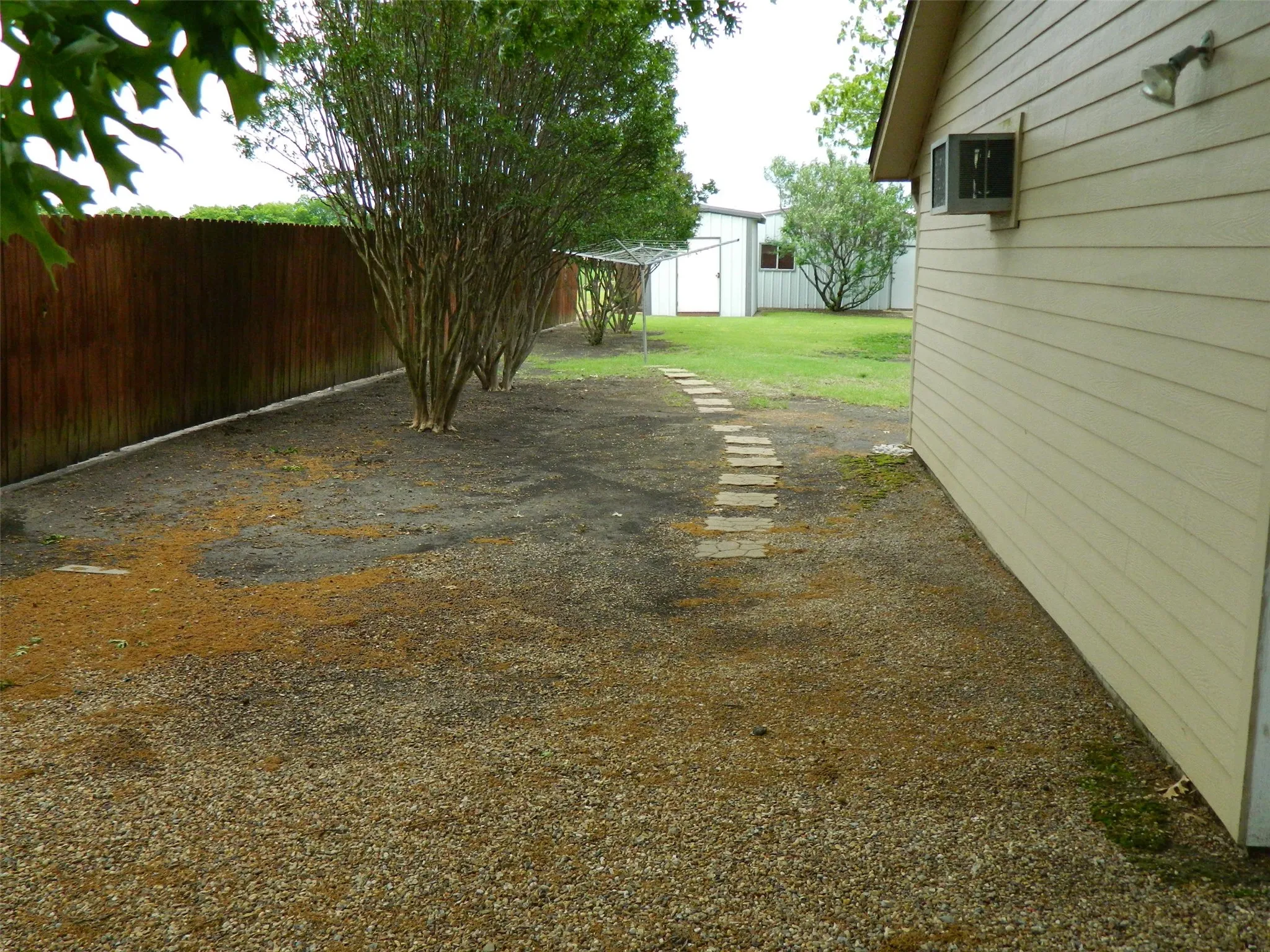 Single Family Residence For Sale in Fannin County , 1004 Palamino Drive, Leonard, Texas 75452, 4 Bedroom, 3 Bathroom, 2 Garage spaces, 2,160 Sqft, built in 1985, Preowned, mls#21246807, Real Estate Agent in Leonard, Homes For Sale in Fannin county, Homes For Sale in Leonard, Realtor in Leonard Texas, Real Estate Brokerage Independent Realty Texas, Luminita Cordes Realtor