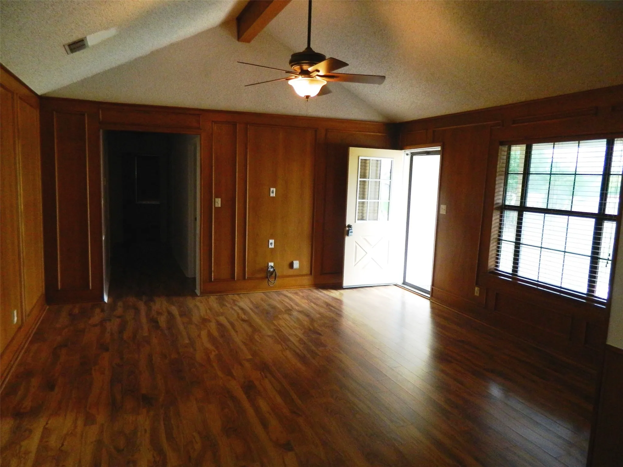 Single Family Residence For Sale in Fannin County , 1004 Palamino Drive, Leonard, Texas 75452, 4 Bedroom, 3 Bathroom, 2 Garage spaces, 2,160 Sqft, built in 1985, Preowned, mls#21246807, Real Estate Agent in Leonard, Homes For Sale in Fannin county, Homes For Sale in Leonard, Realtor in Leonard Texas, Real Estate Brokerage Independent Realty Texas, Luminita Cordes Realtor