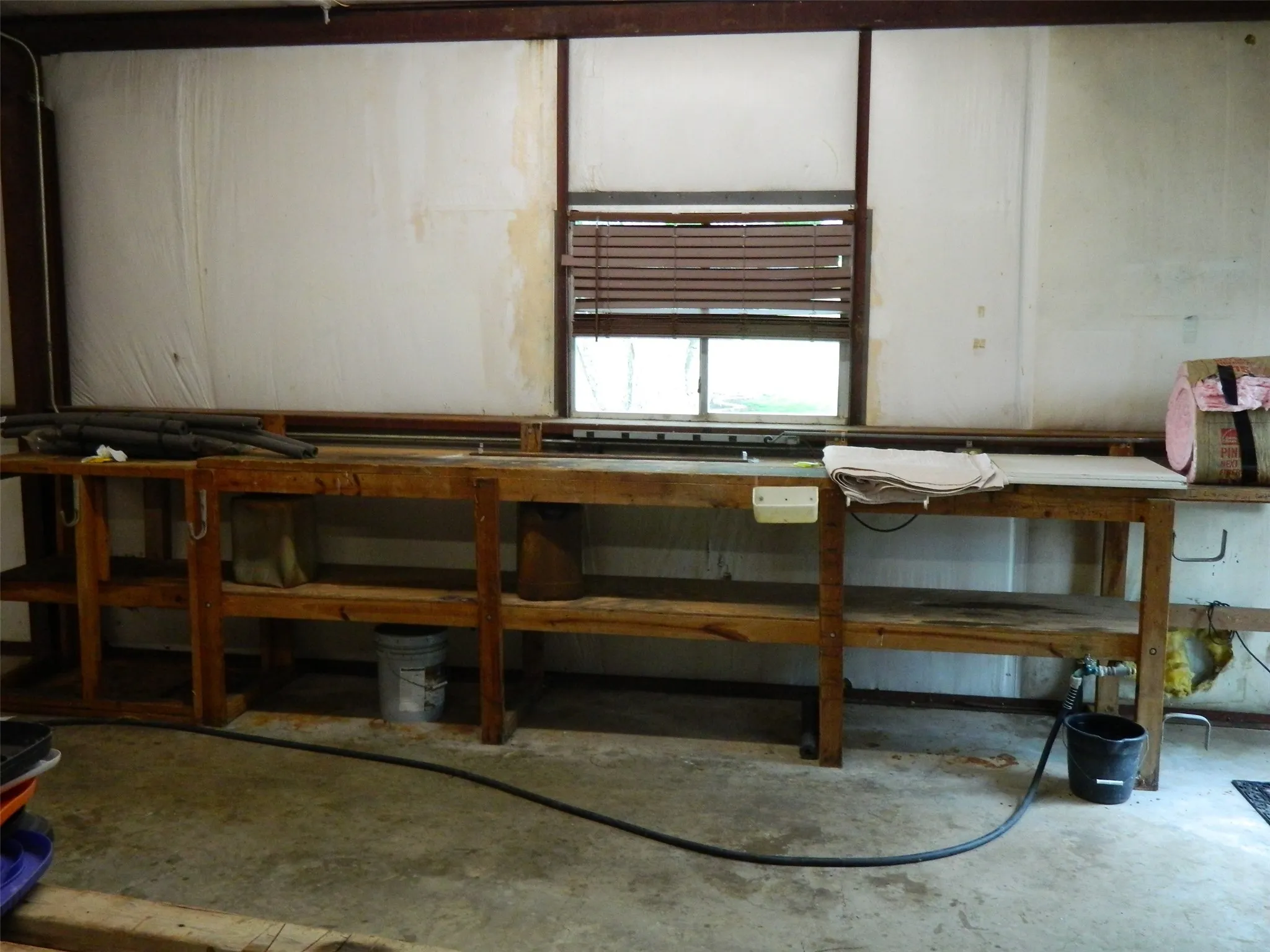 Single Family Residence For Sale in Fannin County , 1004 Palamino Drive, Leonard, Texas 75452, 4 Bedroom, 3 Bathroom, 2 Garage spaces, 2,160 Sqft, built in 1985, Preowned, mls#21246807, Real Estate Agent in Leonard, Homes For Sale in Fannin county, Homes For Sale in Leonard, Realtor in Leonard Texas, Real Estate Brokerage Independent Realty Texas, Luminita Cordes Realtor