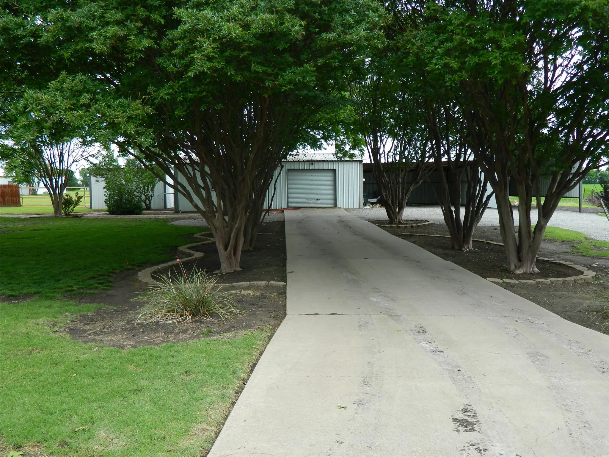 Single Family Residence For Sale in Fannin County , 1004 Palamino Drive, Leonard, Texas 75452, 4 Bedroom, 3 Bathroom, 2 Garage spaces, 2,160 Sqft, built in 1985, Preowned, mls#21246807, Real Estate Agent in Leonard, Homes For Sale in Fannin county, Homes For Sale in Leonard, Realtor in Leonard Texas, Real Estate Brokerage Independent Realty Texas, Luminita Cordes Realtor