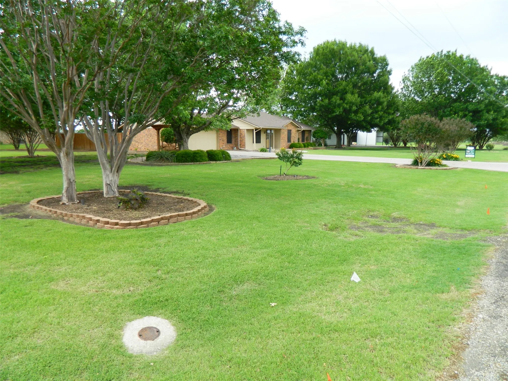 Single Family Residence For Sale in Fannin County , 1004 Palamino Drive, Leonard, Texas 75452, 4 Bedroom, 3 Bathroom, 2 Garage spaces, 2,160 Sqft, built in 1985, Preowned, mls#21246807, Real Estate Agent in Leonard, Homes For Sale in Fannin county, Homes For Sale in Leonard, Realtor in Leonard Texas, Real Estate Brokerage Independent Realty Texas, Luminita Cordes Realtor