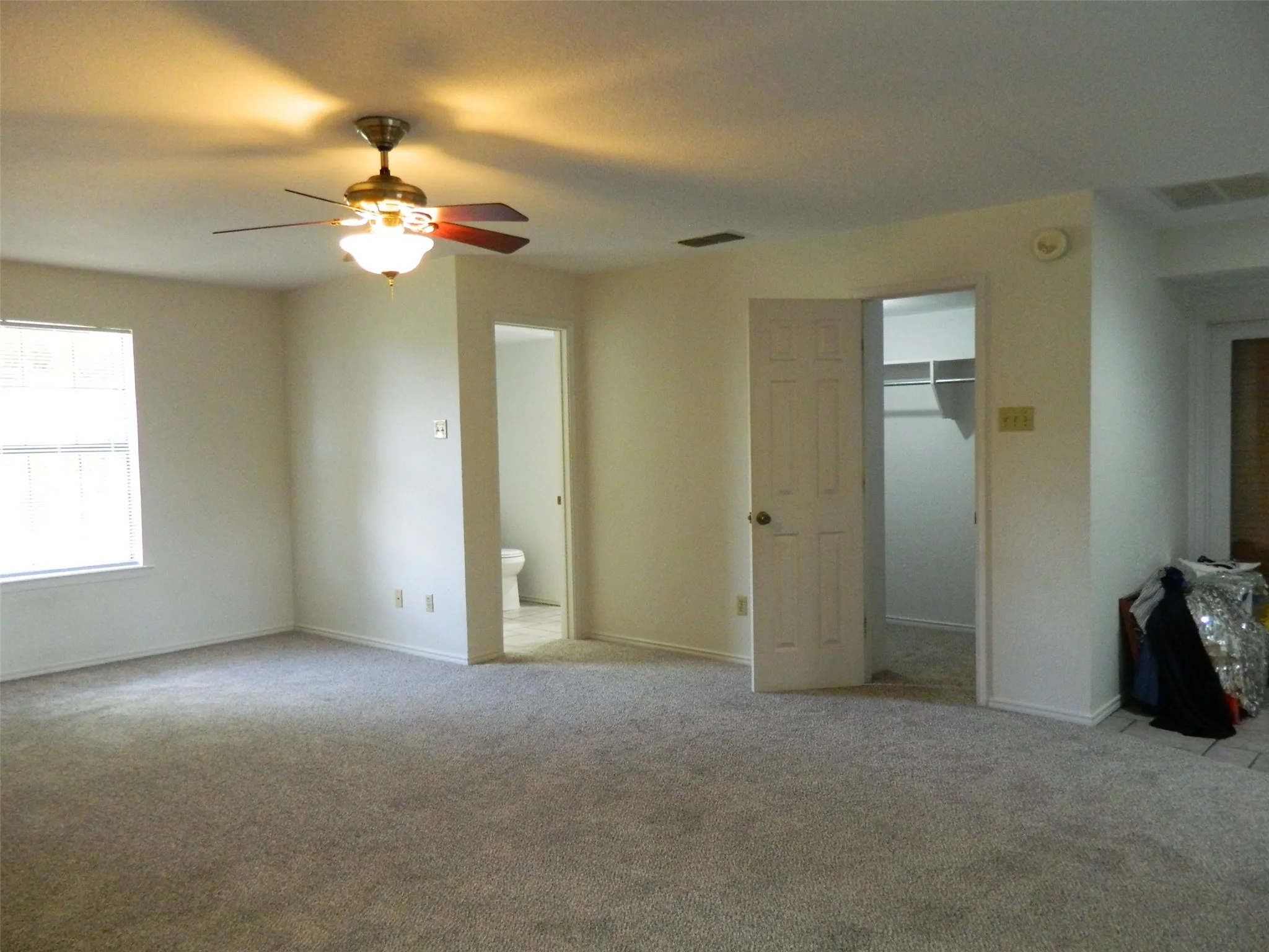 Single Family Residence For Sale in Fannin County , 1004 Palamino Drive, Leonard, Texas 75452, 4 Bedroom, 3 Bathroom, 2 Garage spaces, 2,160 Sqft, built in 1985, Preowned, mls#21246807, Real Estate Agent in Leonard, Homes For Sale in Fannin county, Homes For Sale in Leonard, Realtor in Leonard Texas, Real Estate Brokerage Independent Realty Texas, Luminita Cordes Realtor