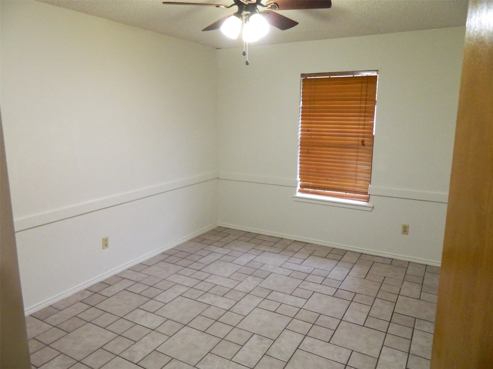Single Family Residence For Sale in Fannin County , 1004 Palamino Drive, Leonard, Texas 75452, 4 Bedroom, 3 Bathroom, 2 Garage spaces, 2,160 Sqft, built in 1985, Preowned, mls#21246807, Real Estate Agent in Leonard, Homes For Sale in Fannin county, Homes For Sale in Leonard, Realtor in Leonard Texas, Real Estate Brokerage Independent Realty Texas, Luminita Cordes Realtor