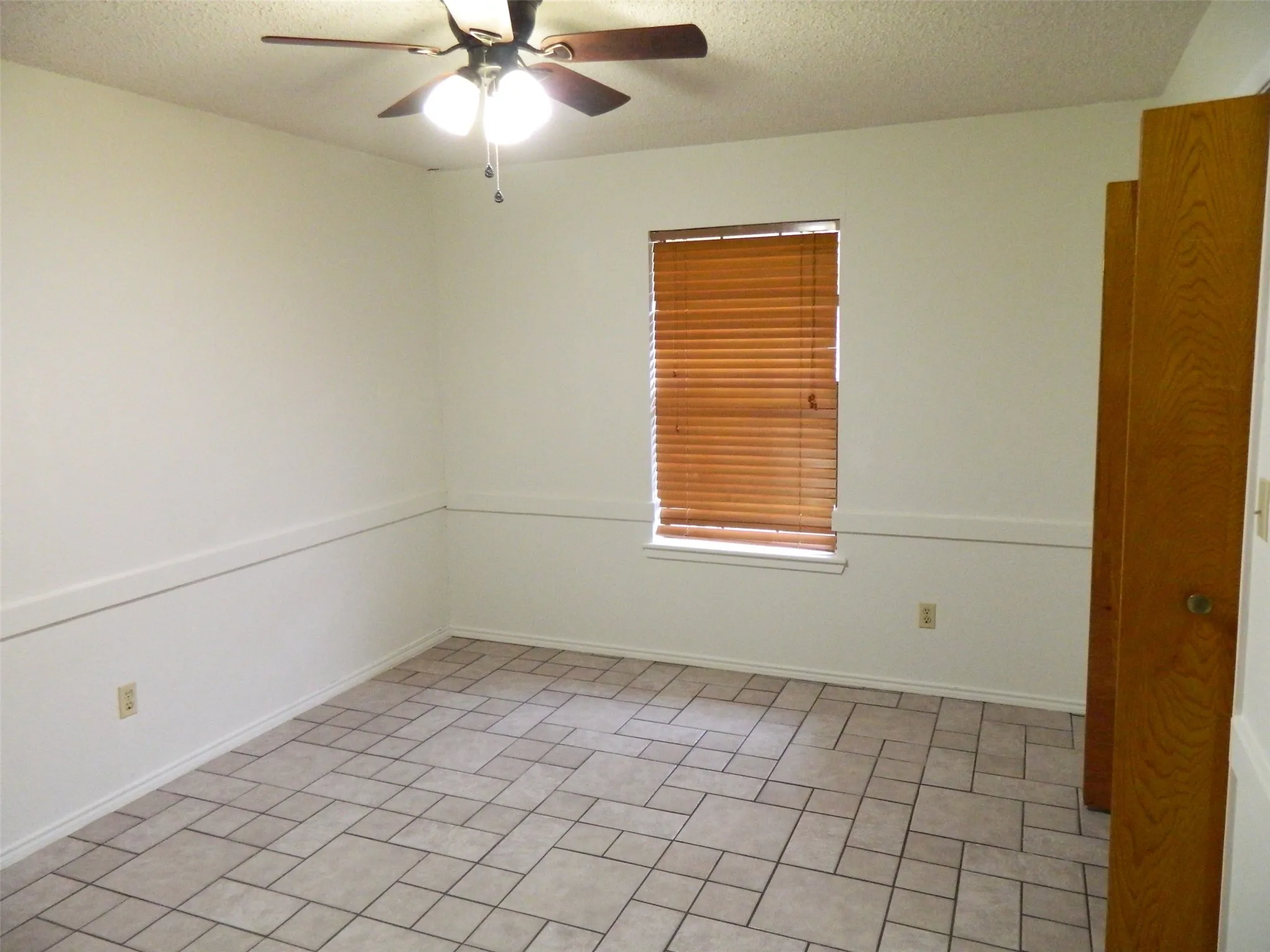 Single Family Residence For Sale in Fannin County , 1004 Palamino Drive, Leonard, Texas 75452, 4 Bedroom, 3 Bathroom, 2 Garage spaces, 2,160 Sqft, built in 1985, Preowned, mls#21246807, Real Estate Agent in Leonard, Homes For Sale in Fannin county, Homes For Sale in Leonard, Realtor in Leonard Texas, Real Estate Brokerage Independent Realty Texas, Luminita Cordes Realtor
