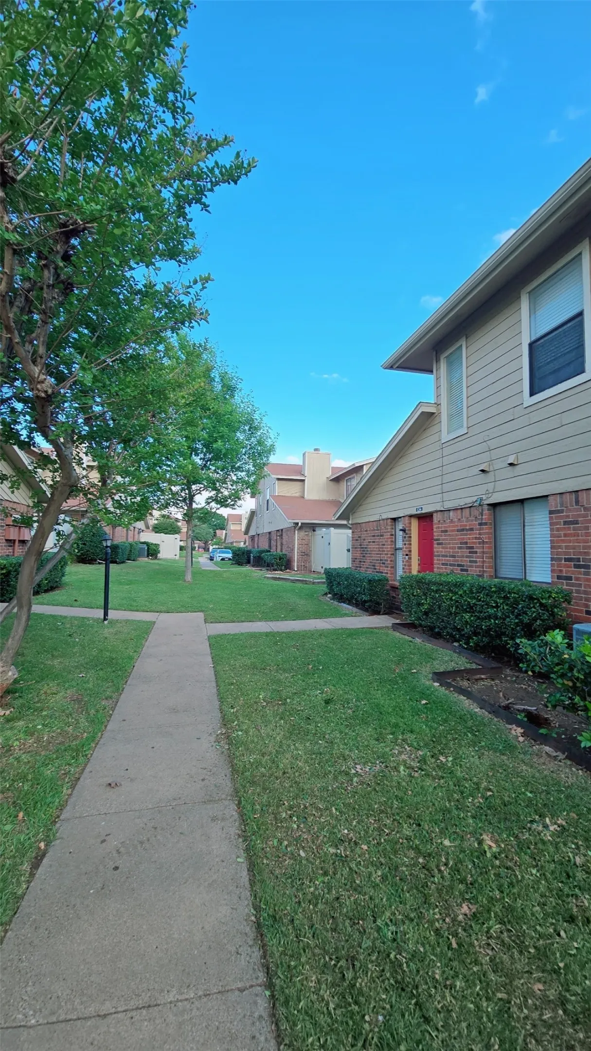 Townhouse For Sale in Dallas County , 2240 Tarpley Road 134, Carrollton, Texas 75006, 3 Bedroom, 2 Bathroom, Garage spaces, 1,083 Sqft, built in 1982, mls#21250493, Real Estate Agent in Carrollton, Homes For Sale in Dallas county, Homes For Sale in Carrollton, Realtor in Carrollton Texas, Real Estate Brokerage Independent Realty Texas, Luminita Cordes Realtor