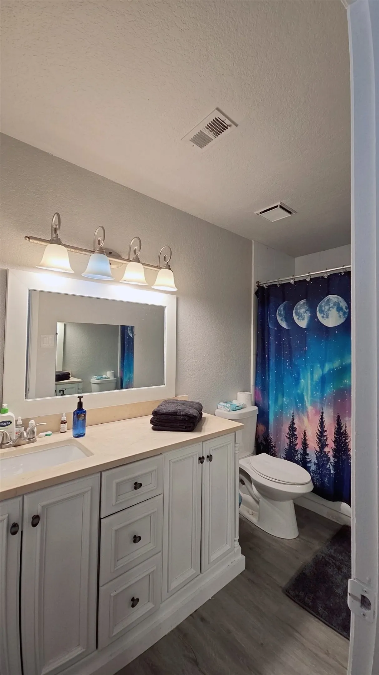 Townhouse For Sale in Dallas County , 2240 Tarpley Road 134, Carrollton, Texas 75006, 3 Bedroom, 2 Bathroom, Garage spaces, 1,083 Sqft, built in 1982, mls#21250493, Real Estate Agent in Carrollton, Homes For Sale in Dallas county, Homes For Sale in Carrollton, Realtor in Carrollton Texas, Real Estate Brokerage Independent Realty Texas, Luminita Cordes Realtor