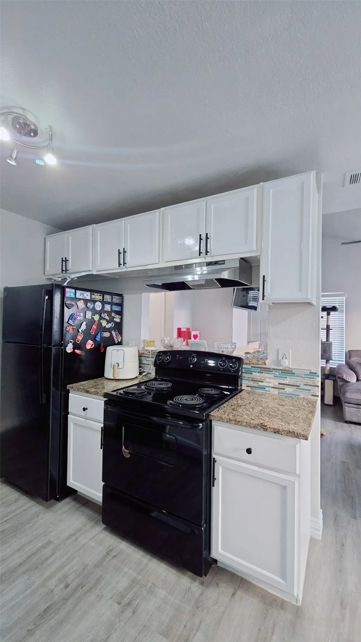 Townhouse For Sale in Dallas County , 2240 Tarpley Road 134, Carrollton, Texas 75006, 3 Bedroom, 2 Bathroom, Garage spaces, 1,083 Sqft, built in 1982, mls#21250493, Real Estate Agent in Carrollton, Homes For Sale in Dallas county, Homes For Sale in Carrollton, Realtor in Carrollton Texas, Real Estate Brokerage Independent Realty Texas, Luminita Cordes Realtor