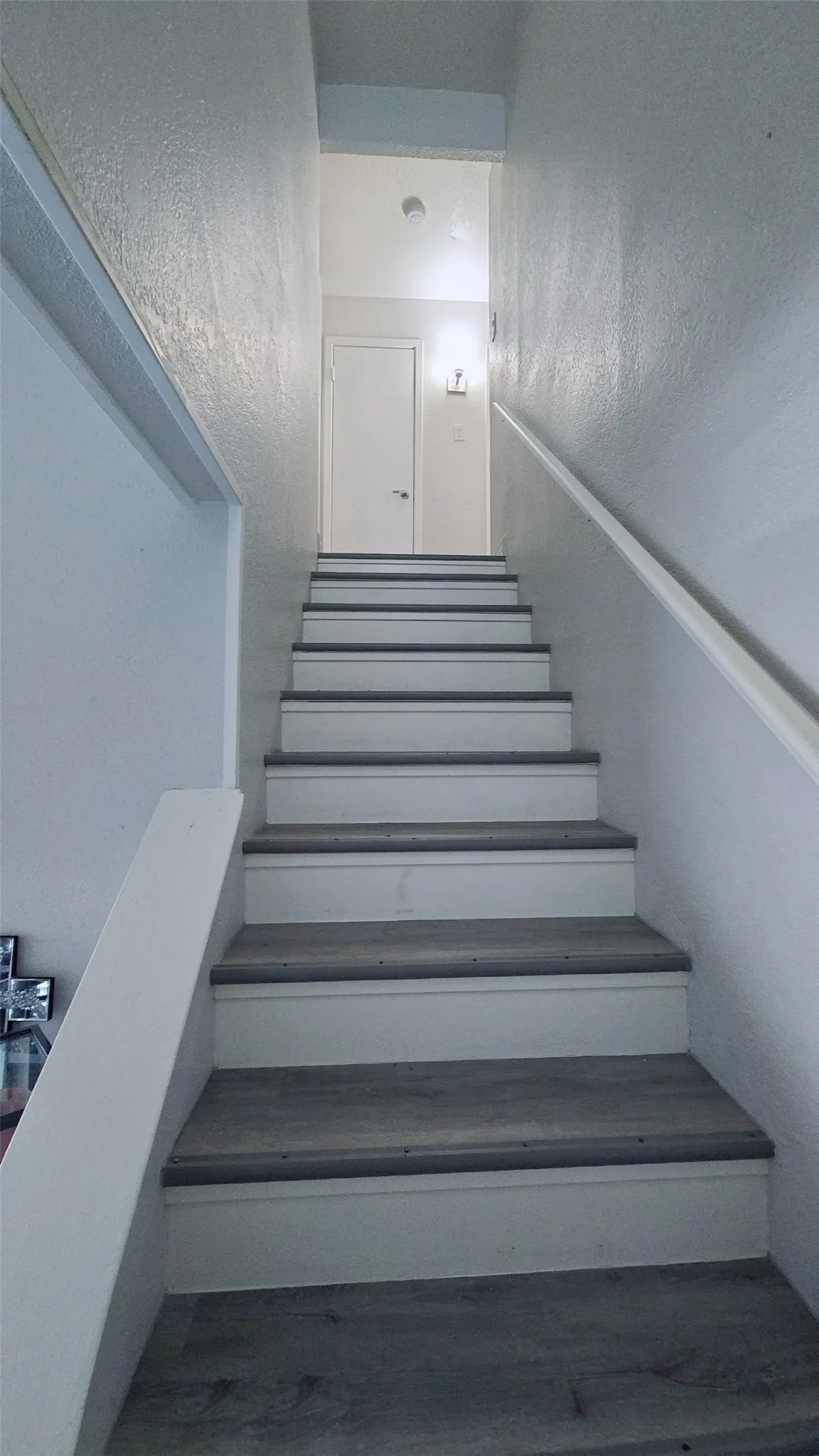 Townhouse For Sale in Dallas County , 2240 Tarpley Road 134, Carrollton, Texas 75006, 3 Bedroom, 2 Bathroom, Garage spaces, 1,083 Sqft, built in 1982, mls#21250493, Real Estate Agent in Carrollton, Homes For Sale in Dallas county, Homes For Sale in Carrollton, Realtor in Carrollton Texas, Real Estate Brokerage Independent Realty Texas, Luminita Cordes Realtor