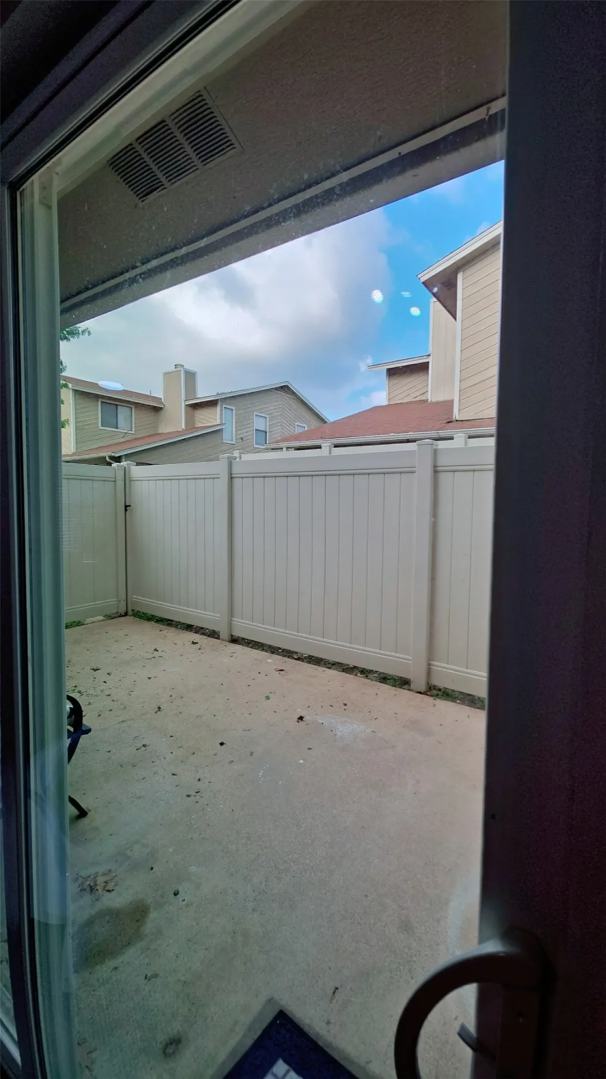 Townhouse For Sale in Dallas County , 2240 Tarpley Road 134, Carrollton, Texas 75006, 3 Bedroom, 2 Bathroom, Garage spaces, 1,083 Sqft, built in 1982, mls#21250493, Real Estate Agent in Carrollton, Homes For Sale in Dallas county, Homes For Sale in Carrollton, Realtor in Carrollton Texas, Real Estate Brokerage Independent Realty Texas, Luminita Cordes Realtor
