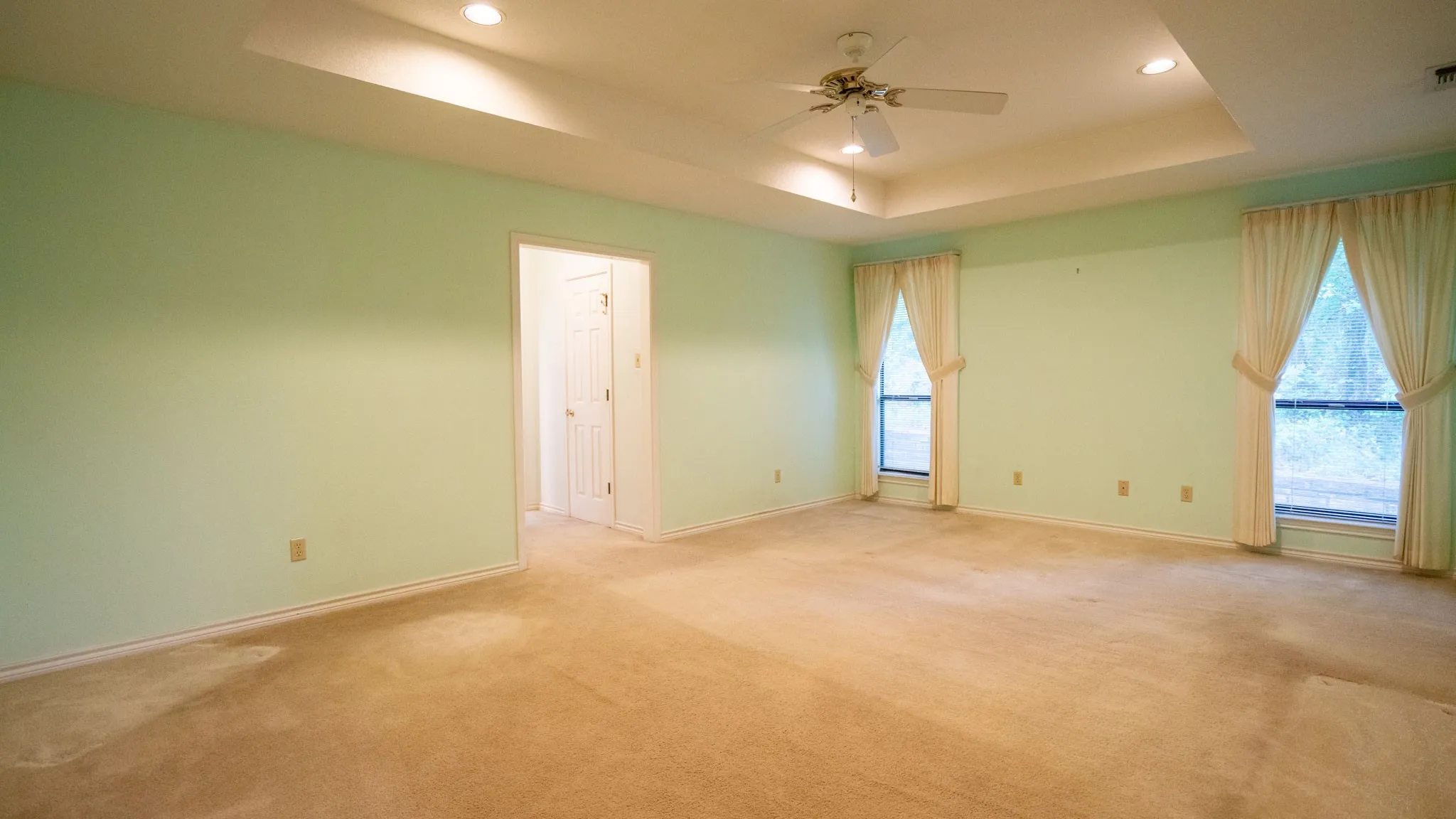 Single Family Residence For Sale in Hood County , 6520 Fall Creek Highway, Granbury, Texas 76049, 4 Bedroom, 3 Bathroom, 2 Garage spaces, 3,215 Sqft, built in 1993, Preowned, mls#21250060, Real Estate Agent in Granbury, Homes For Sale in Hood county, Homes For Sale in Granbury, Realtor in Granbury Texas, Real Estate Brokerage Independent Realty Texas, Luminita Cordes Realtor