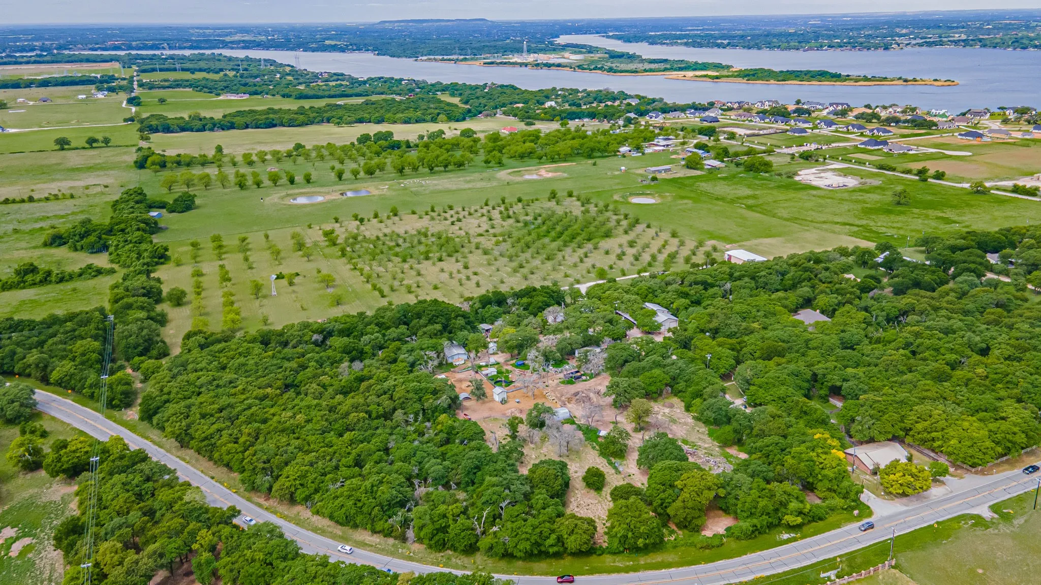 Single Family Residence For Sale in Hood County , 6520 Fall Creek Highway, Granbury, Texas 76049, 4 Bedroom, 3 Bathroom, 2 Garage spaces, 3,215 Sqft, built in 1993, Preowned, mls#21250060, Real Estate Agent in Granbury, Homes For Sale in Hood county, Homes For Sale in Granbury, Realtor in Granbury Texas, Real Estate Brokerage Independent Realty Texas, Luminita Cordes Realtor