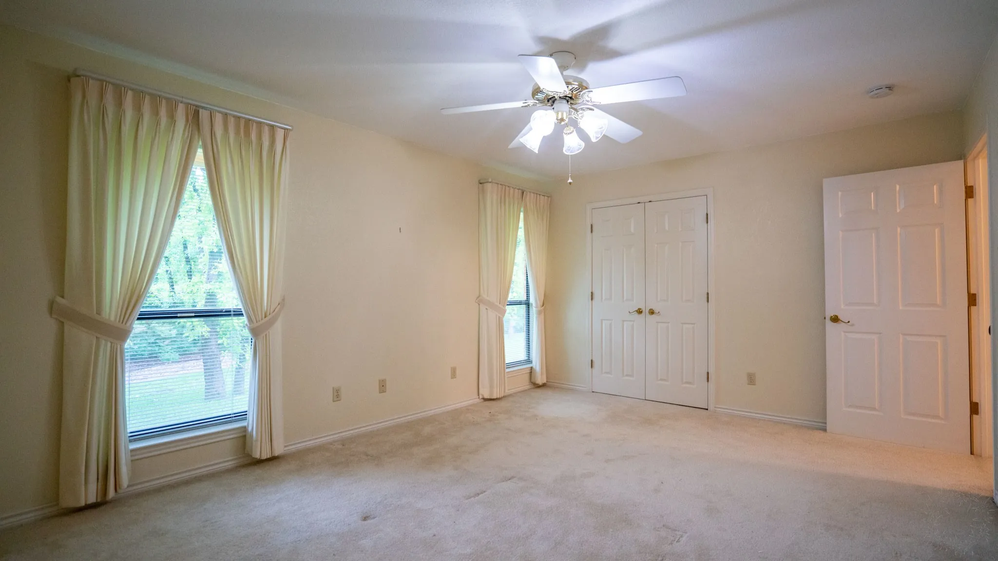 Single Family Residence For Sale in Hood County , 6520 Fall Creek Highway, Granbury, Texas 76049, 4 Bedroom, 3 Bathroom, 2 Garage spaces, 3,215 Sqft, built in 1993, Preowned, mls#21250060, Real Estate Agent in Granbury, Homes For Sale in Hood county, Homes For Sale in Granbury, Realtor in Granbury Texas, Real Estate Brokerage Independent Realty Texas, Luminita Cordes Realtor