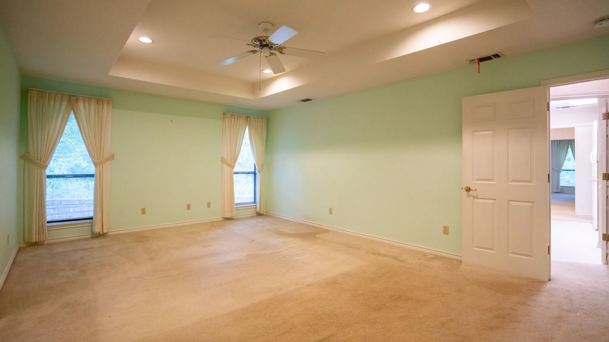 Single Family Residence For Sale in Hood County , 6520 Fall Creek Highway, Granbury, Texas 76049, 4 Bedroom, 3 Bathroom, 2 Garage spaces, 3,215 Sqft, built in 1993, Preowned, mls#21250060, Real Estate Agent in Granbury, Homes For Sale in Hood county, Homes For Sale in Granbury, Realtor in Granbury Texas, Real Estate Brokerage Independent Realty Texas, Luminita Cordes Realtor