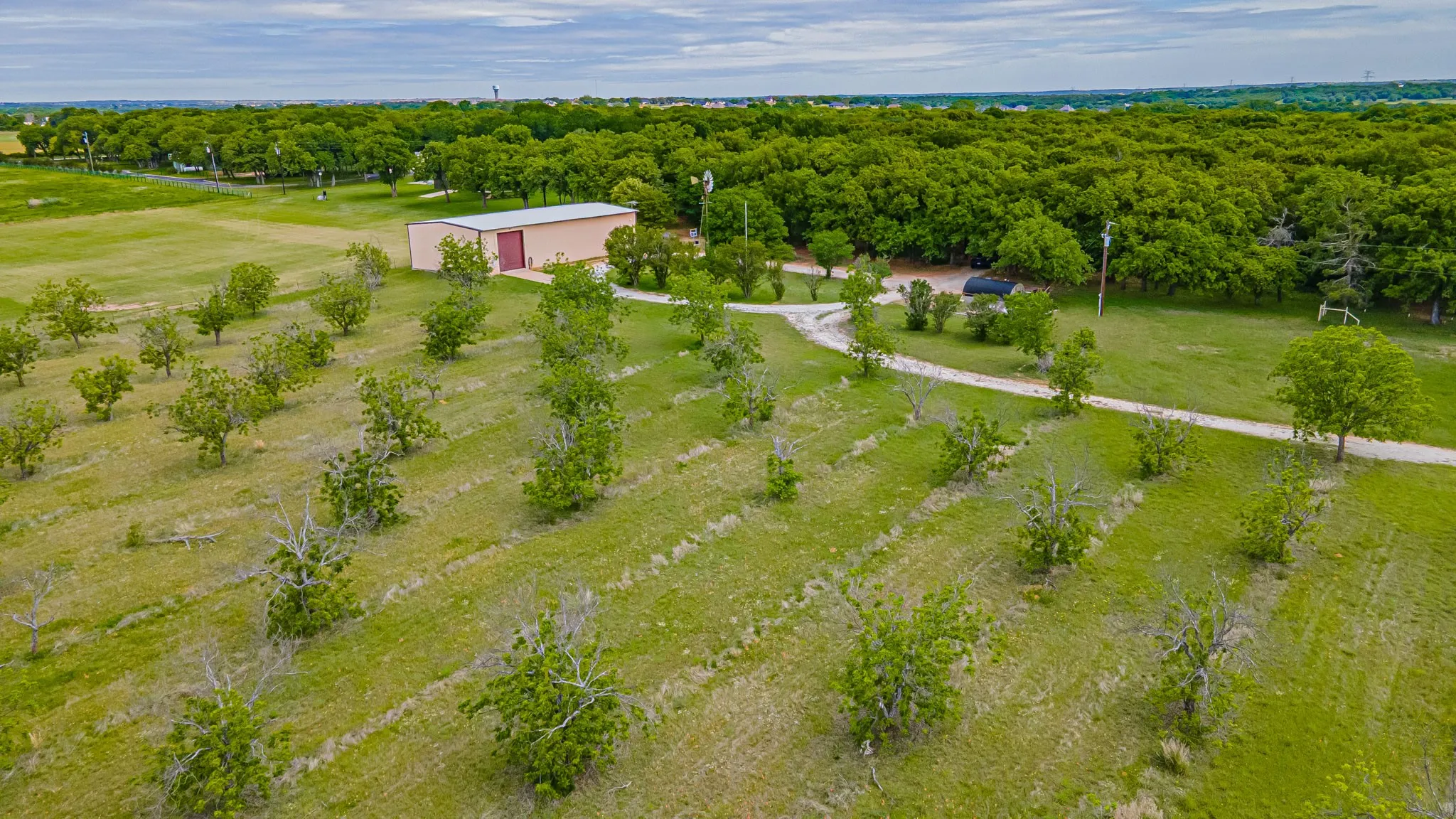 Single Family Residence For Sale in Hood County , 6520 Fall Creek Highway, Granbury, Texas 76049, 4 Bedroom, 3 Bathroom, 2 Garage spaces, 3,215 Sqft, built in 1993, Preowned, mls#21250060, Real Estate Agent in Granbury, Homes For Sale in Hood county, Homes For Sale in Granbury, Realtor in Granbury Texas, Real Estate Brokerage Independent Realty Texas, Luminita Cordes Realtor