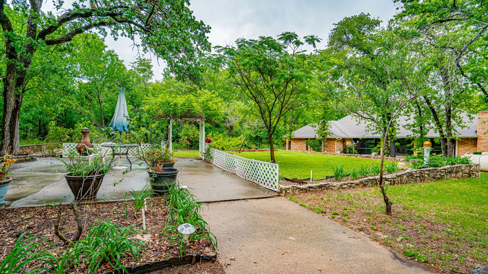 Single Family Residence For Sale in Hood County , 6520 Fall Creek Highway, Granbury, Texas 76049, 4 Bedroom, 3 Bathroom, 2 Garage spaces, 3,215 Sqft, built in 1993, Preowned, mls#21250060, Real Estate Agent in Granbury, Homes For Sale in Hood county, Homes For Sale in Granbury, Realtor in Granbury Texas, Real Estate Brokerage Independent Realty Texas, Luminita Cordes Realtor