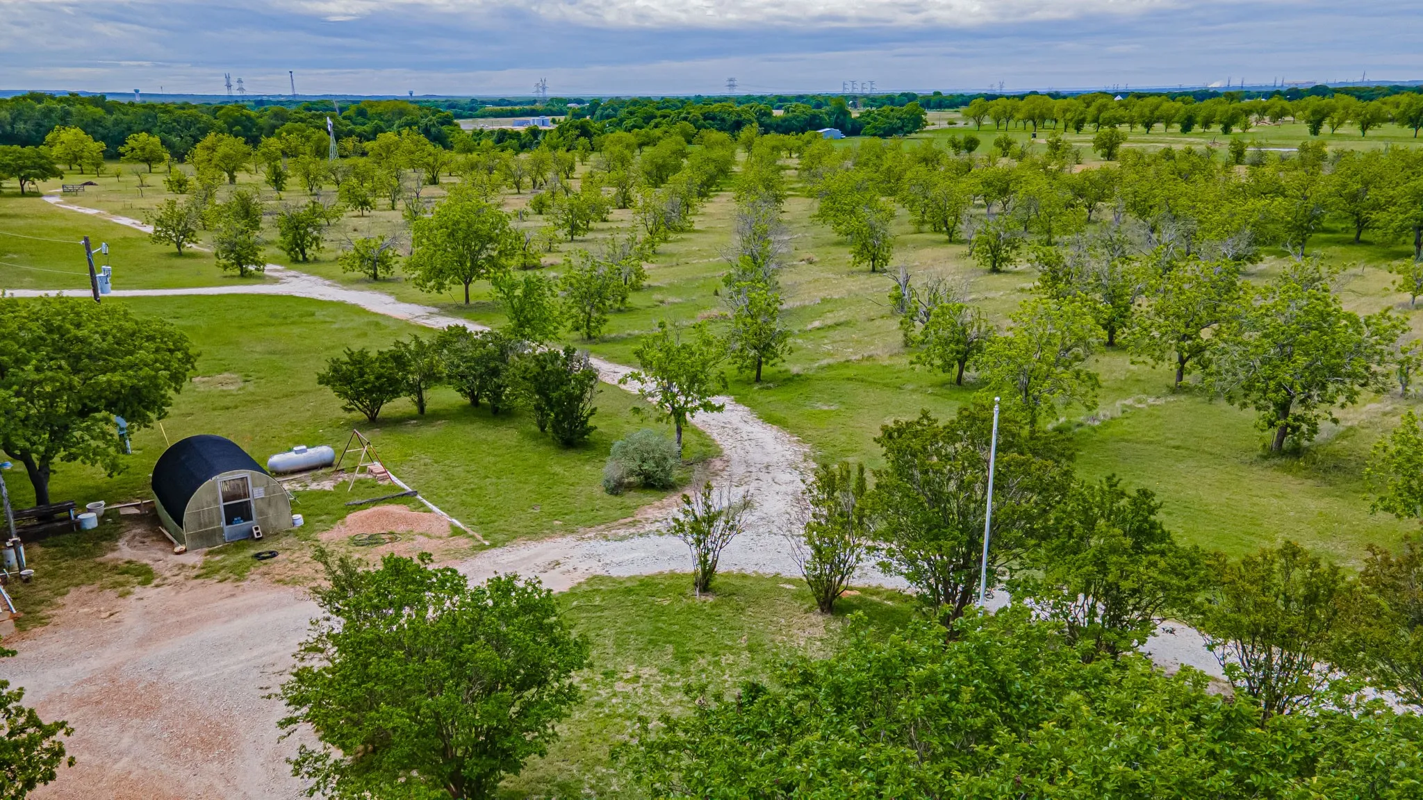 Single Family Residence For Sale in Hood County , 6520 Fall Creek Highway, Granbury, Texas 76049, 4 Bedroom, 3 Bathroom, 2 Garage spaces, 3,215 Sqft, built in 1993, Preowned, mls#21250060, Real Estate Agent in Granbury, Homes For Sale in Hood county, Homes For Sale in Granbury, Realtor in Granbury Texas, Real Estate Brokerage Independent Realty Texas, Luminita Cordes Realtor