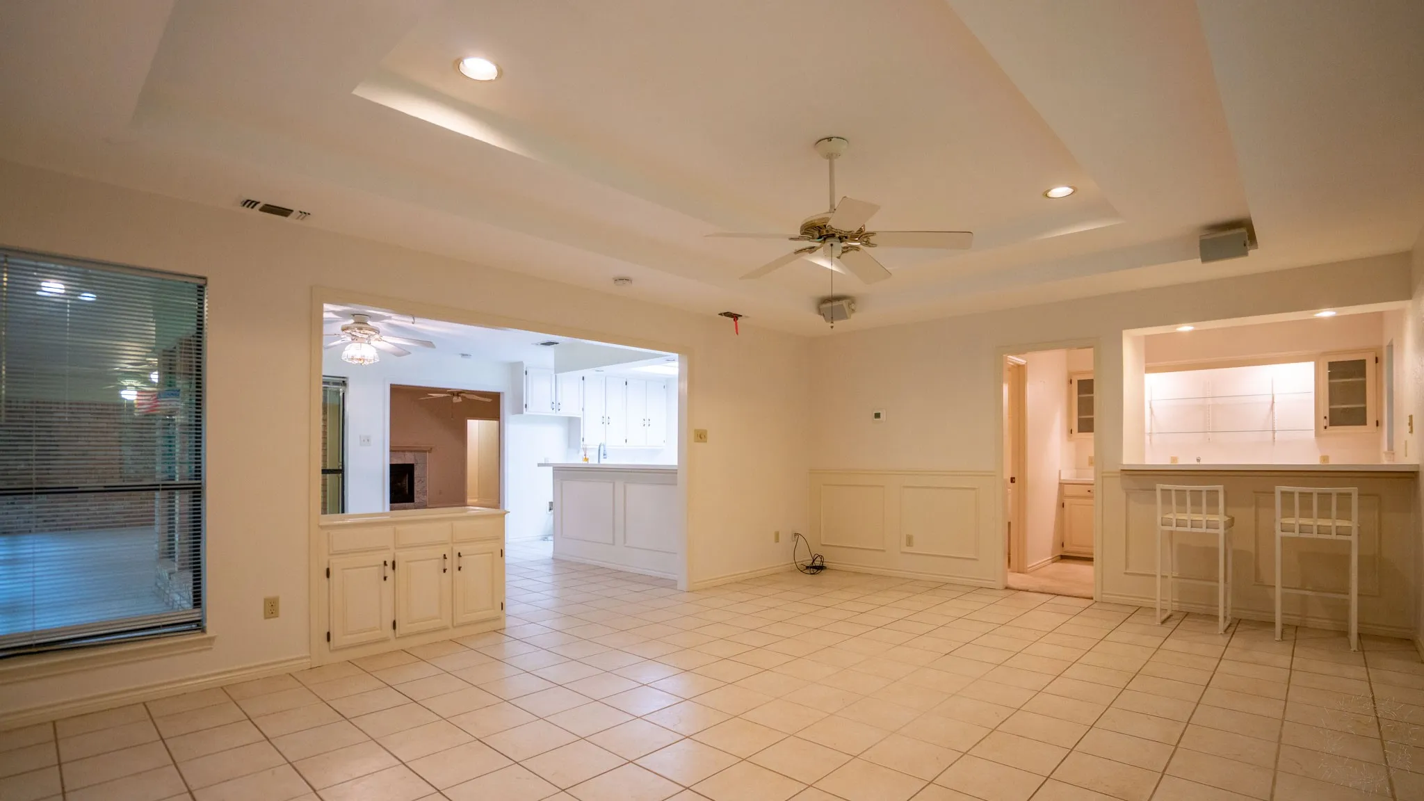 Single Family Residence For Sale in Hood County , 6520 Fall Creek Highway, Granbury, Texas 76049, 4 Bedroom, 3 Bathroom, 2 Garage spaces, 3,215 Sqft, built in 1993, Preowned, mls#21250060, Real Estate Agent in Granbury, Homes For Sale in Hood county, Homes For Sale in Granbury, Realtor in Granbury Texas, Real Estate Brokerage Independent Realty Texas, Luminita Cordes Realtor