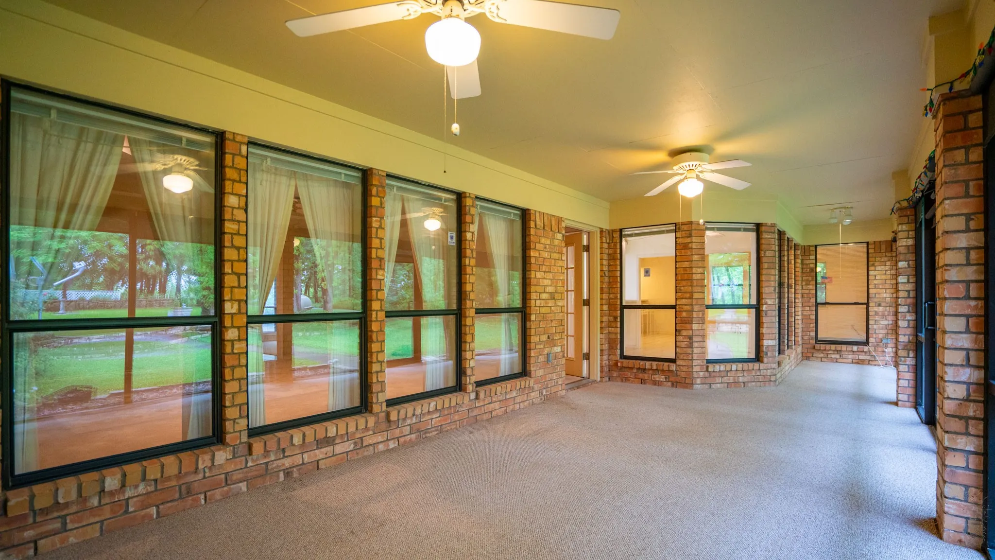 Single Family Residence For Sale in Hood County , 6520 Fall Creek Highway, Granbury, Texas 76049, 4 Bedroom, 3 Bathroom, 2 Garage spaces, 3,215 Sqft, built in 1993, Preowned, mls#21250060, Real Estate Agent in Granbury, Homes For Sale in Hood county, Homes For Sale in Granbury, Realtor in Granbury Texas, Real Estate Brokerage Independent Realty Texas, Luminita Cordes Realtor