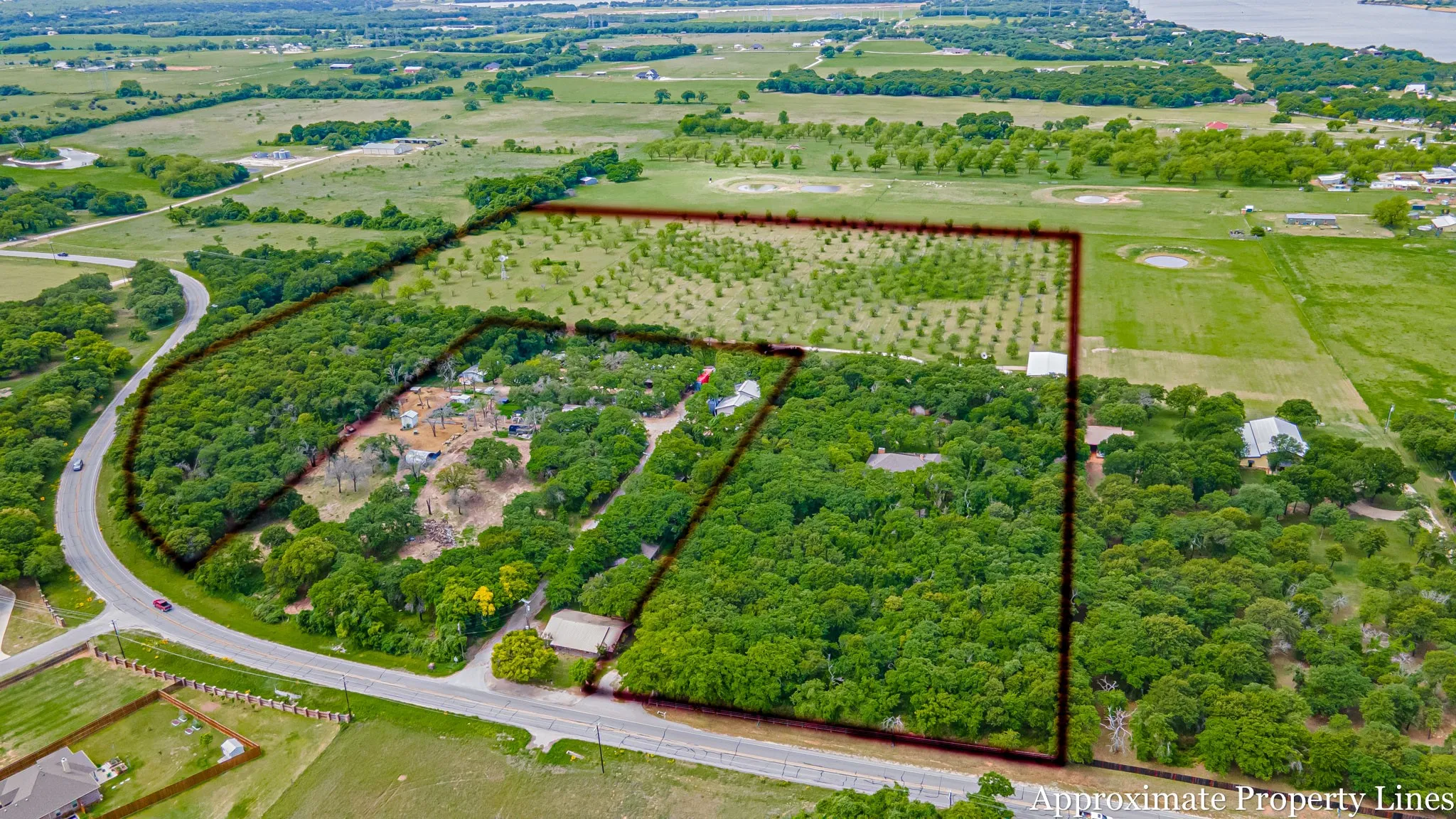 Single Family Residence For Sale in Hood County , 6520 Fall Creek Highway, Granbury, Texas 76049, 4 Bedroom, 3 Bathroom, 2 Garage spaces, 3,215 Sqft, built in 1993, Preowned, mls#21250060, Real Estate Agent in Granbury, Homes For Sale in Hood county, Homes For Sale in Granbury, Realtor in Granbury Texas, Real Estate Brokerage Independent Realty Texas, Luminita Cordes Realtor