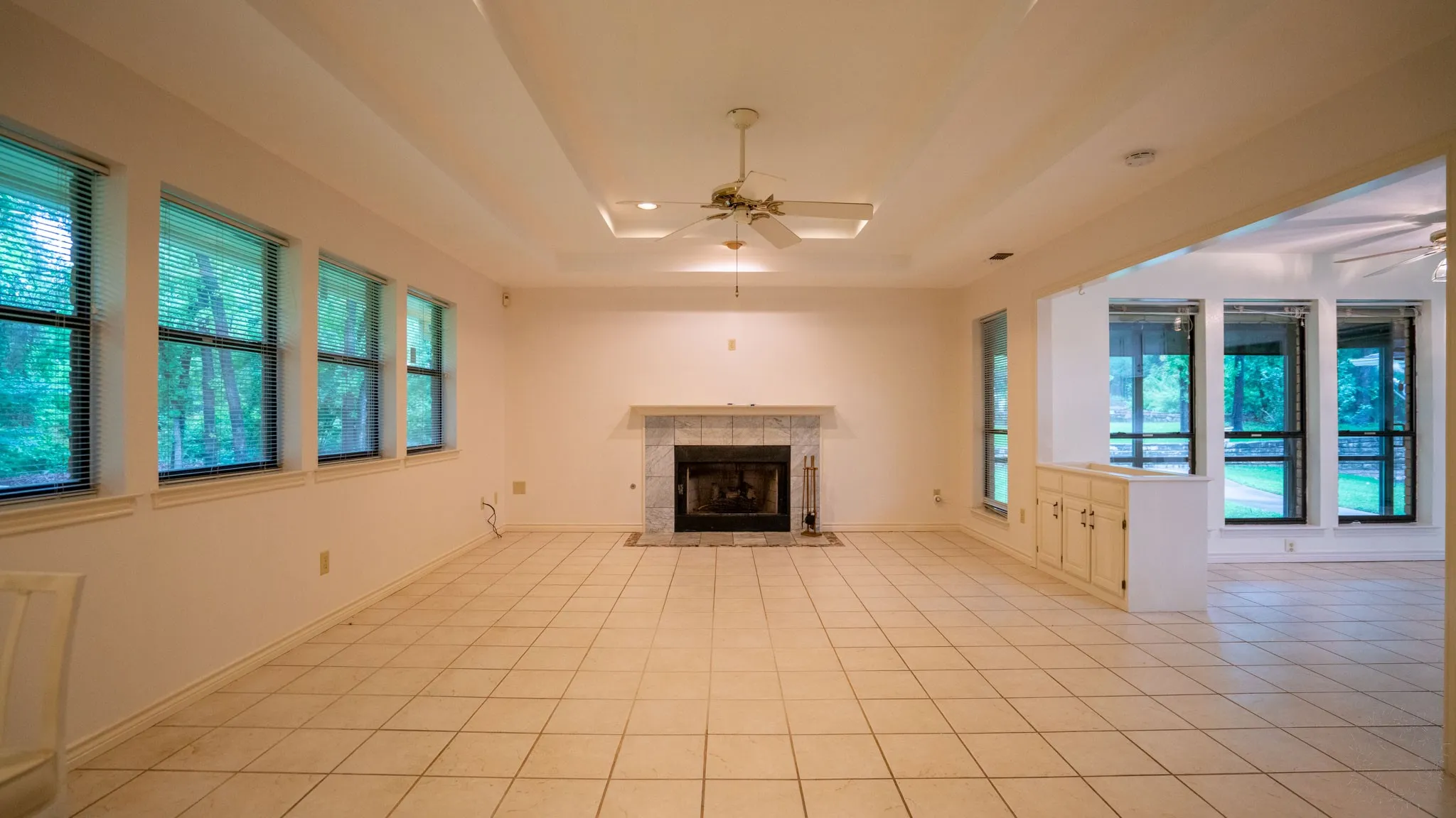 Single Family Residence For Sale in Hood County , 6520 Fall Creek Highway, Granbury, Texas 76049, 4 Bedroom, 3 Bathroom, 2 Garage spaces, 3,215 Sqft, built in 1993, Preowned, mls#21250060, Real Estate Agent in Granbury, Homes For Sale in Hood county, Homes For Sale in Granbury, Realtor in Granbury Texas, Real Estate Brokerage Independent Realty Texas, Luminita Cordes Realtor