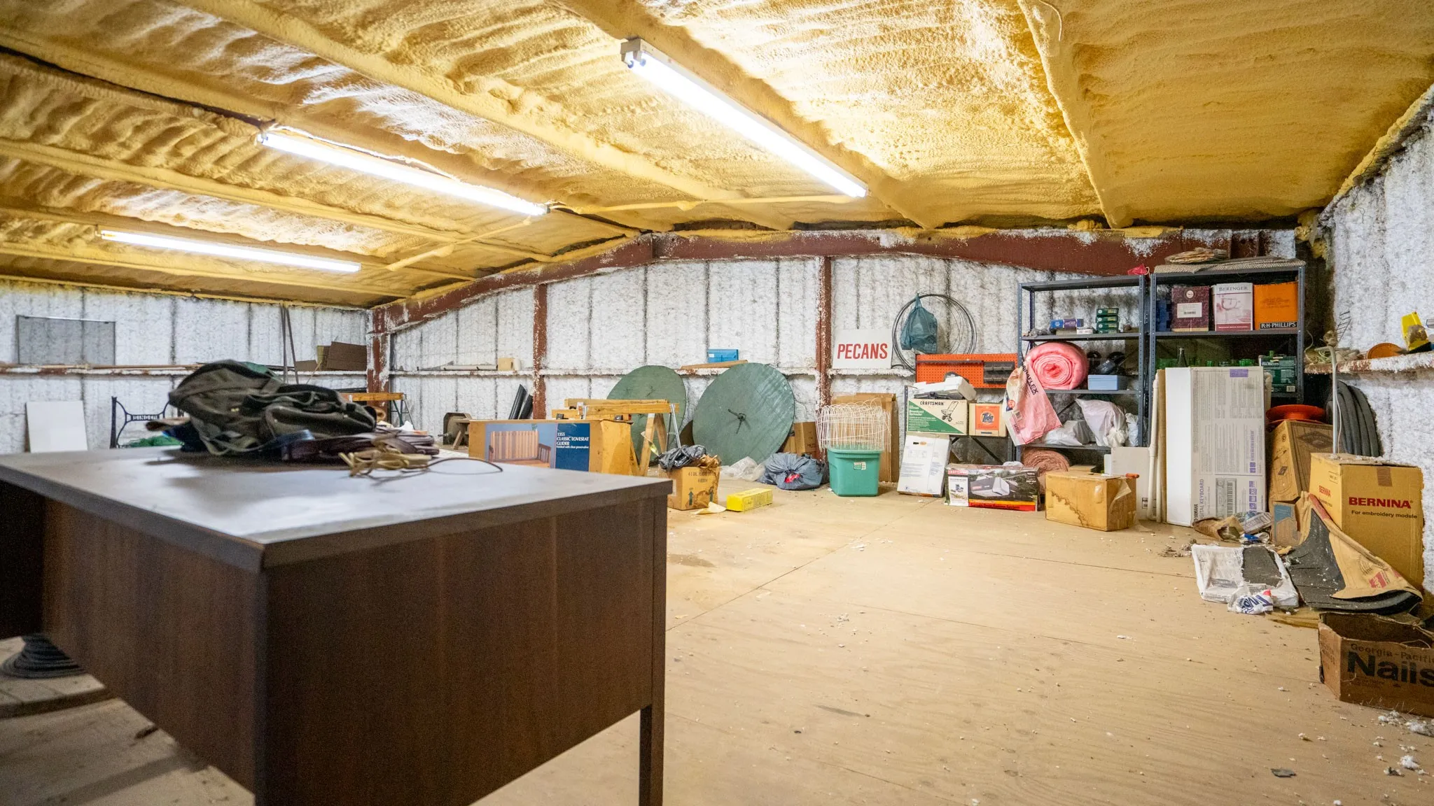 Single Family Residence For Sale in Hood County , 6520 Fall Creek Highway, Granbury, Texas 76049, 4 Bedroom, 3 Bathroom, 2 Garage spaces, 3,215 Sqft, built in 1993, Preowned, mls#21250060, Real Estate Agent in Granbury, Homes For Sale in Hood county, Homes For Sale in Granbury, Realtor in Granbury Texas, Real Estate Brokerage Independent Realty Texas, Luminita Cordes Realtor