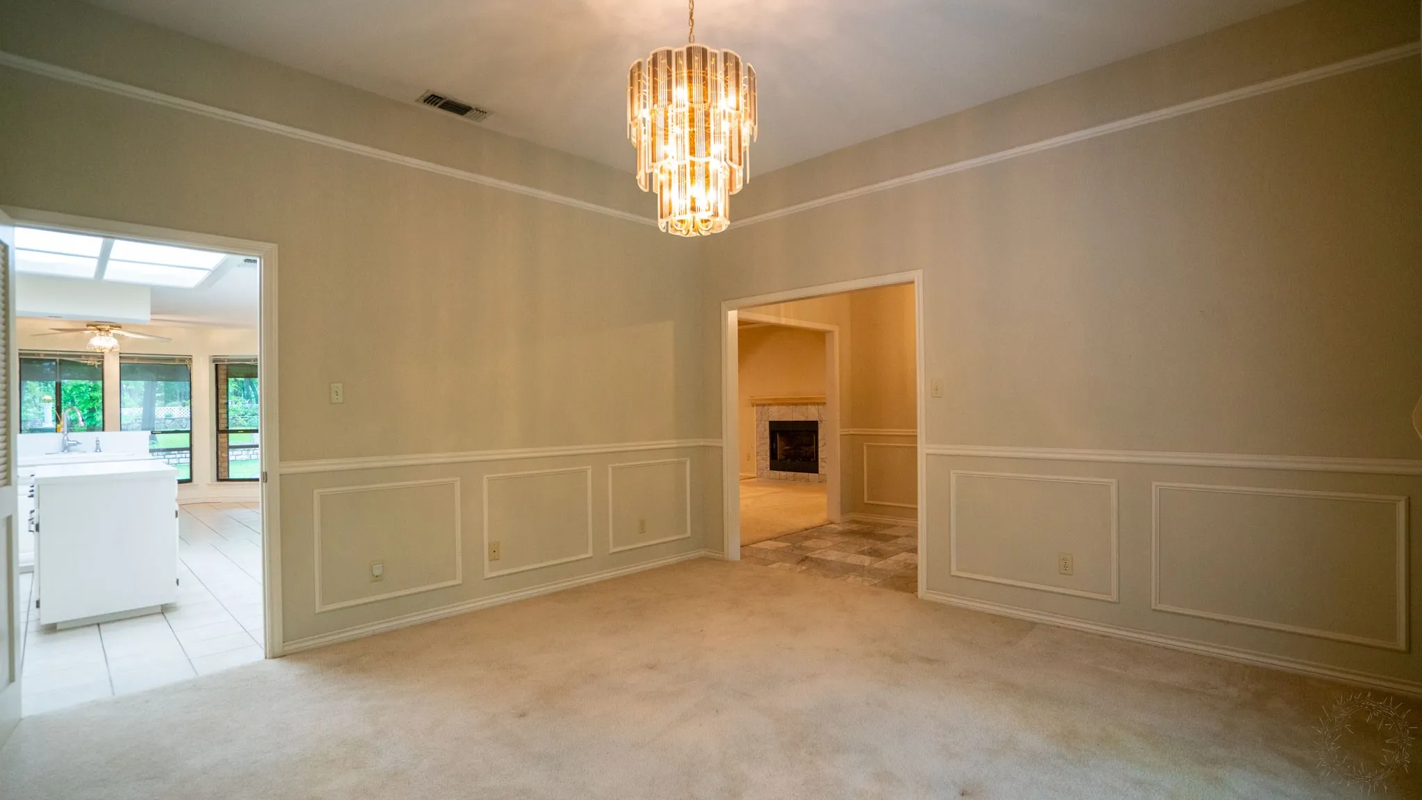 Single Family Residence For Sale in Hood County , 6520 Fall Creek Highway, Granbury, Texas 76049, 4 Bedroom, 3 Bathroom, 2 Garage spaces, 3,215 Sqft, built in 1993, Preowned, mls#21250060, Real Estate Agent in Granbury, Homes For Sale in Hood county, Homes For Sale in Granbury, Realtor in Granbury Texas, Real Estate Brokerage Independent Realty Texas, Luminita Cordes Realtor